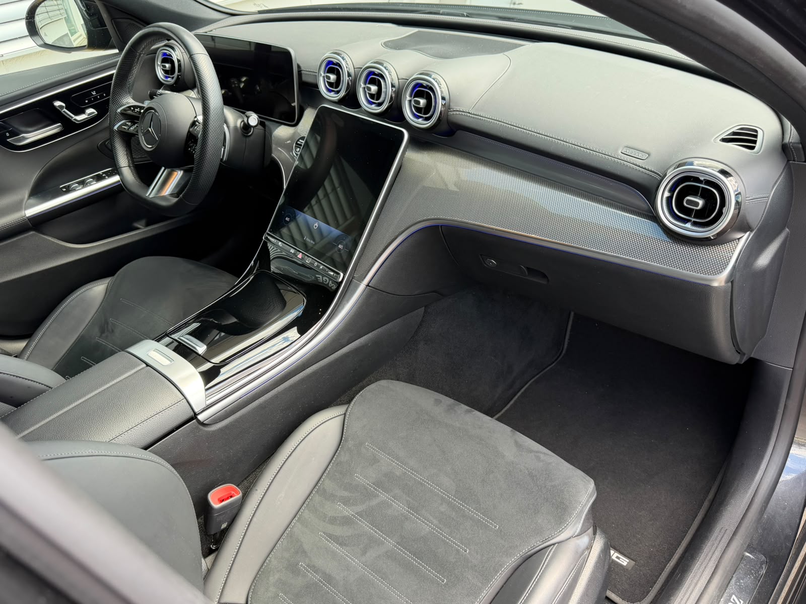 MERCEDES-BENZ C 300 d AMG Line-image-9