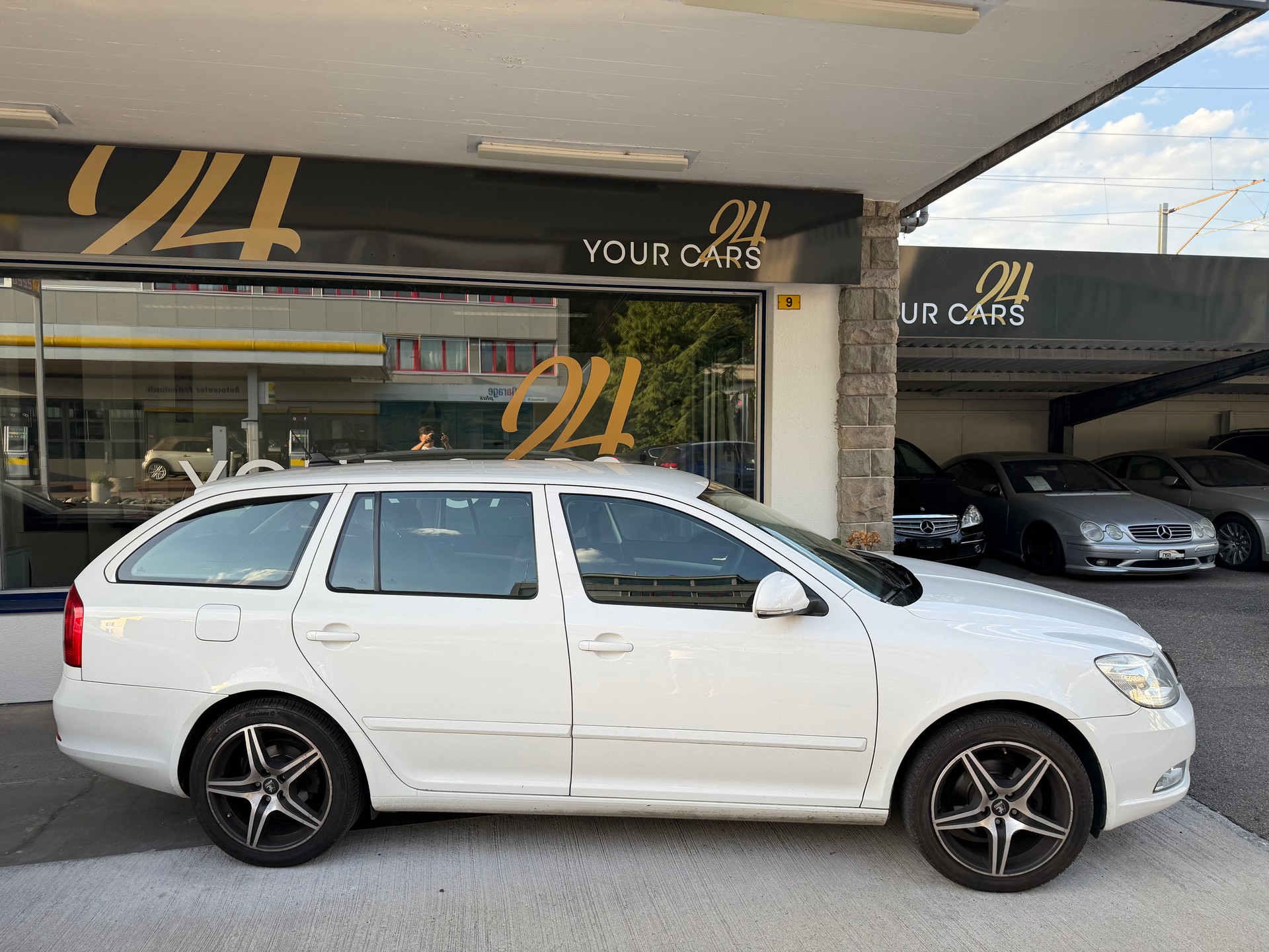 SKODA Octavia Combi 1.6 TDI Ambiente DSG-image-3