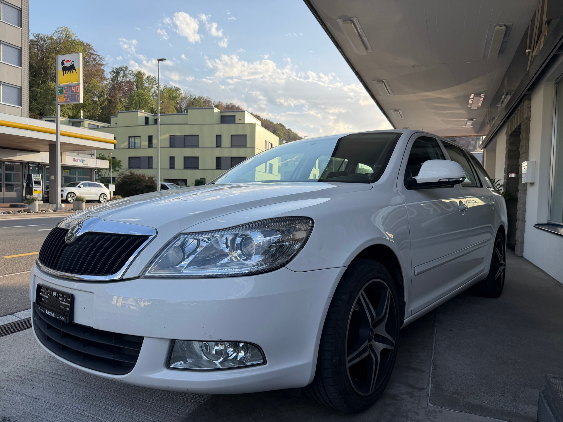 SKODA Octavia Combi 1.6 TDI Ambiente DSG-image-0