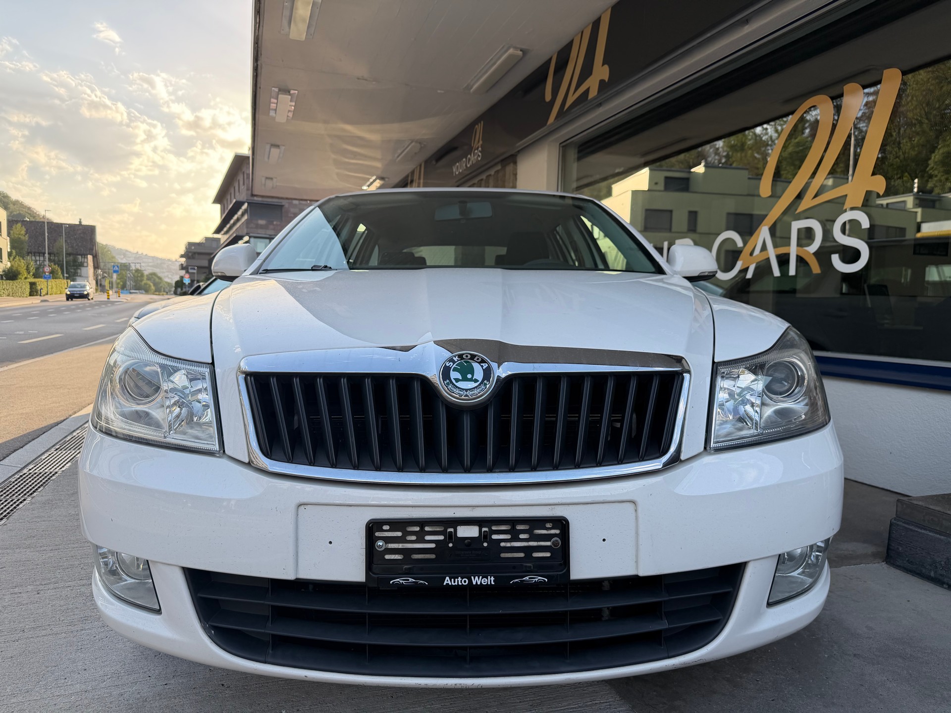 SKODA Octavia Combi 1.6 TDI Ambiente DSG-image-1
