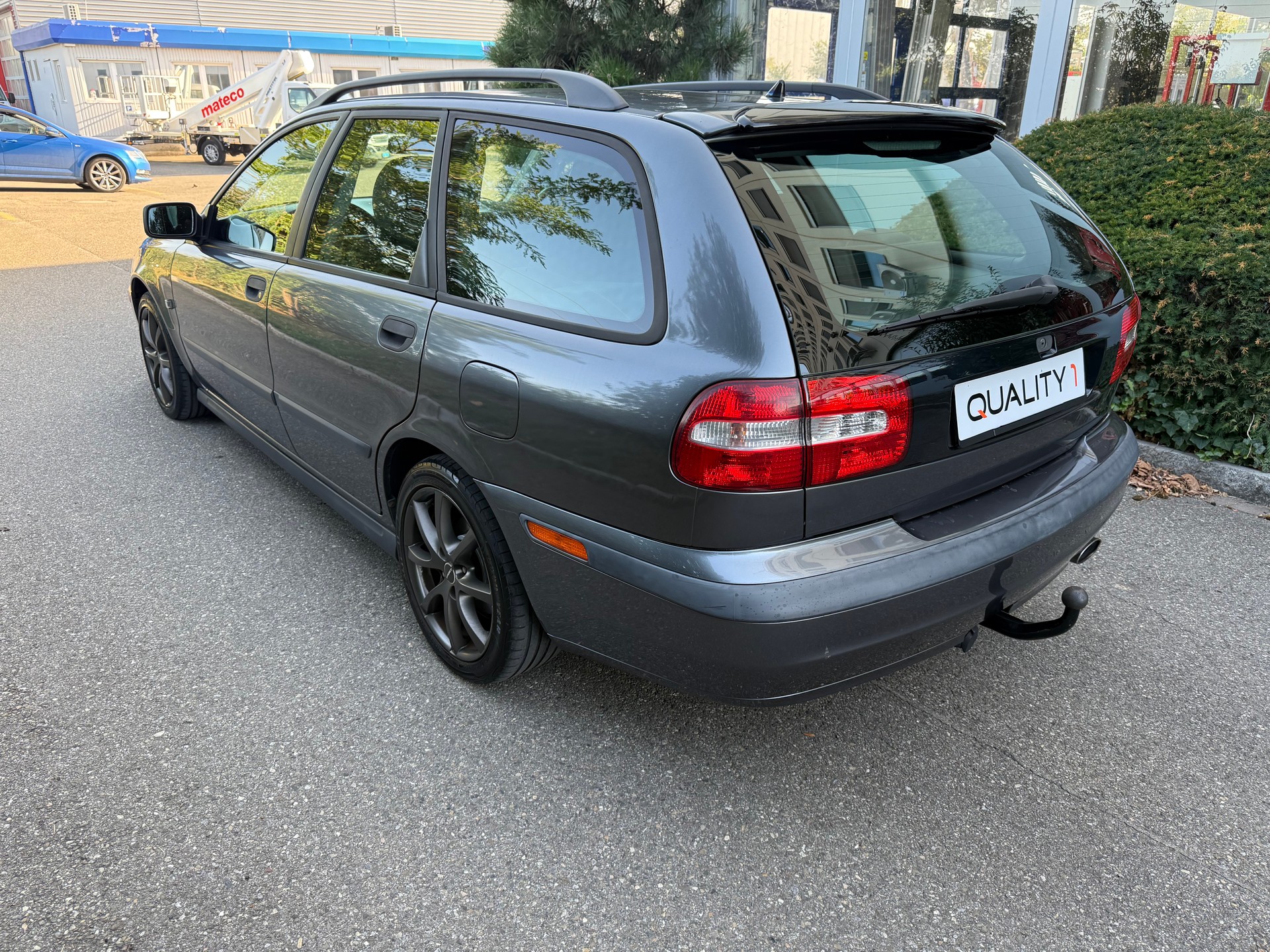 VOLVO V40 2.0T Special/Dynamic Edition-image-3