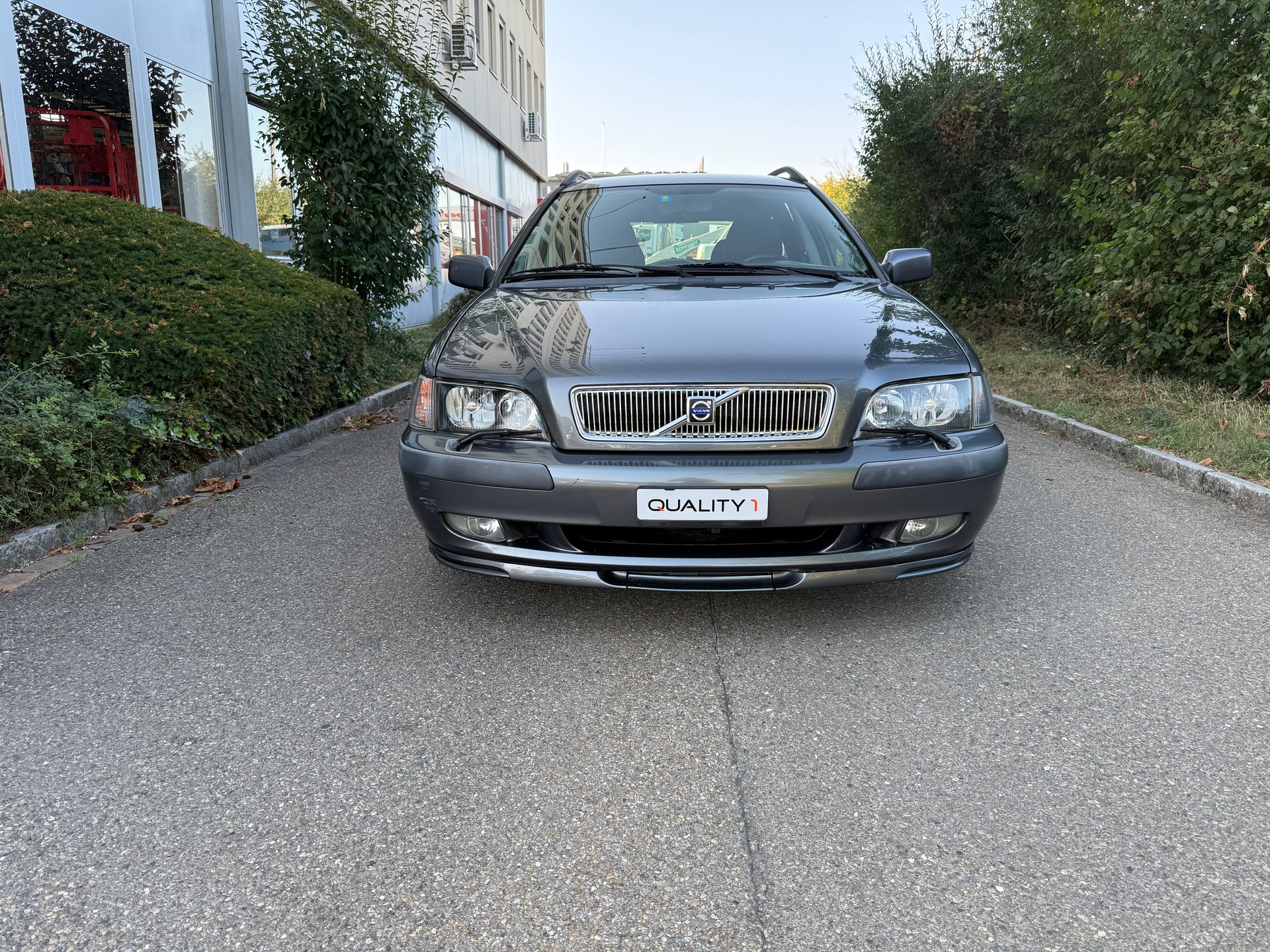 VOLVO V40 2.0T Special/Dynamic Edition-image-1