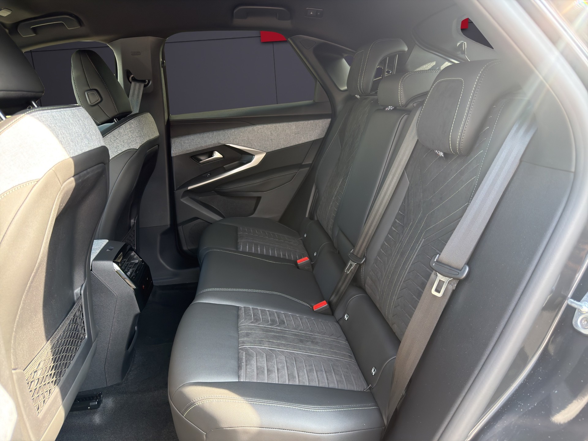 PEUGEOT 3008 1.2 MHEV GT Exclusive-image-6