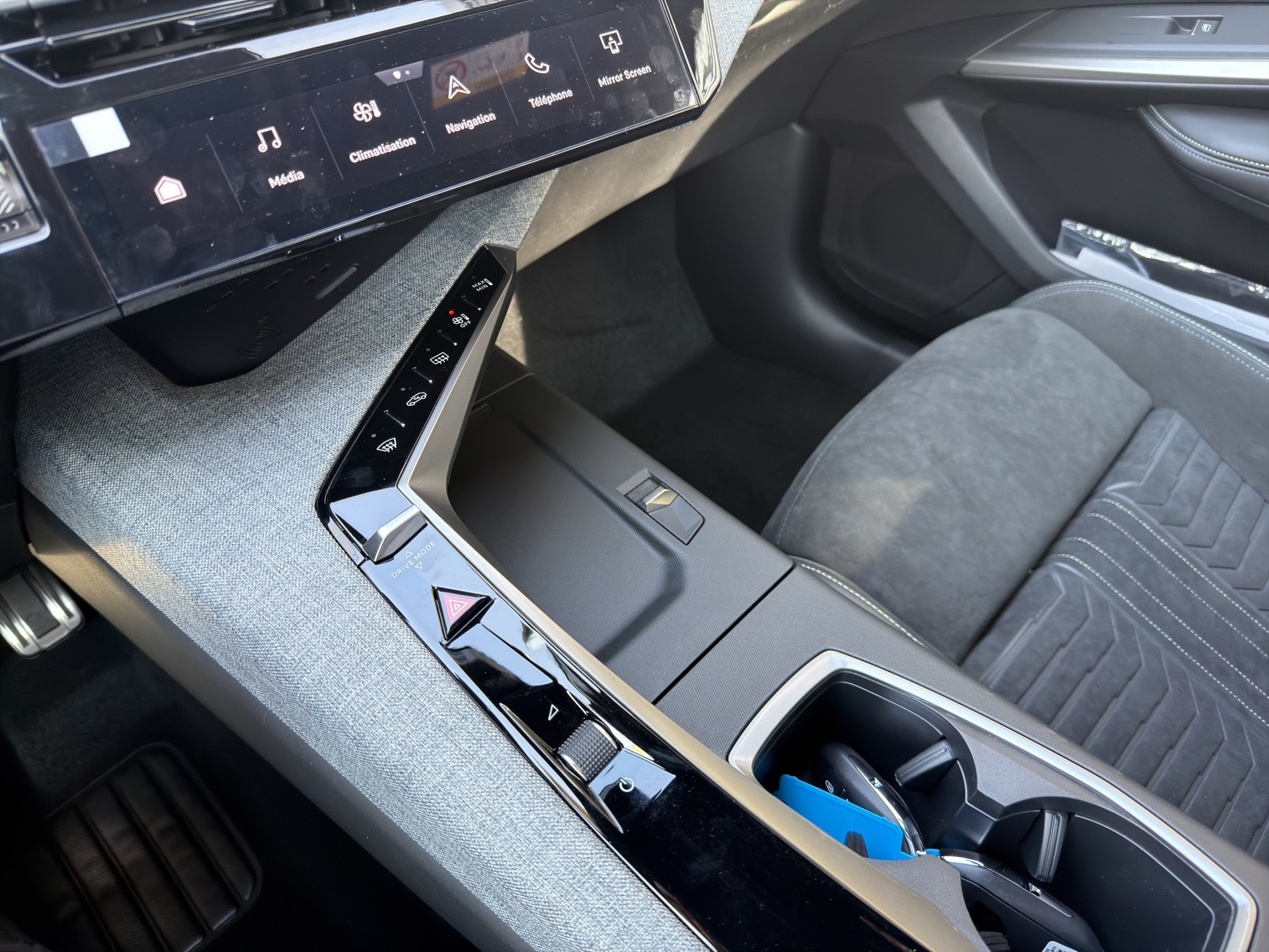 PEUGEOT 3008 1.2 MHEV GT Exclusive-image-10