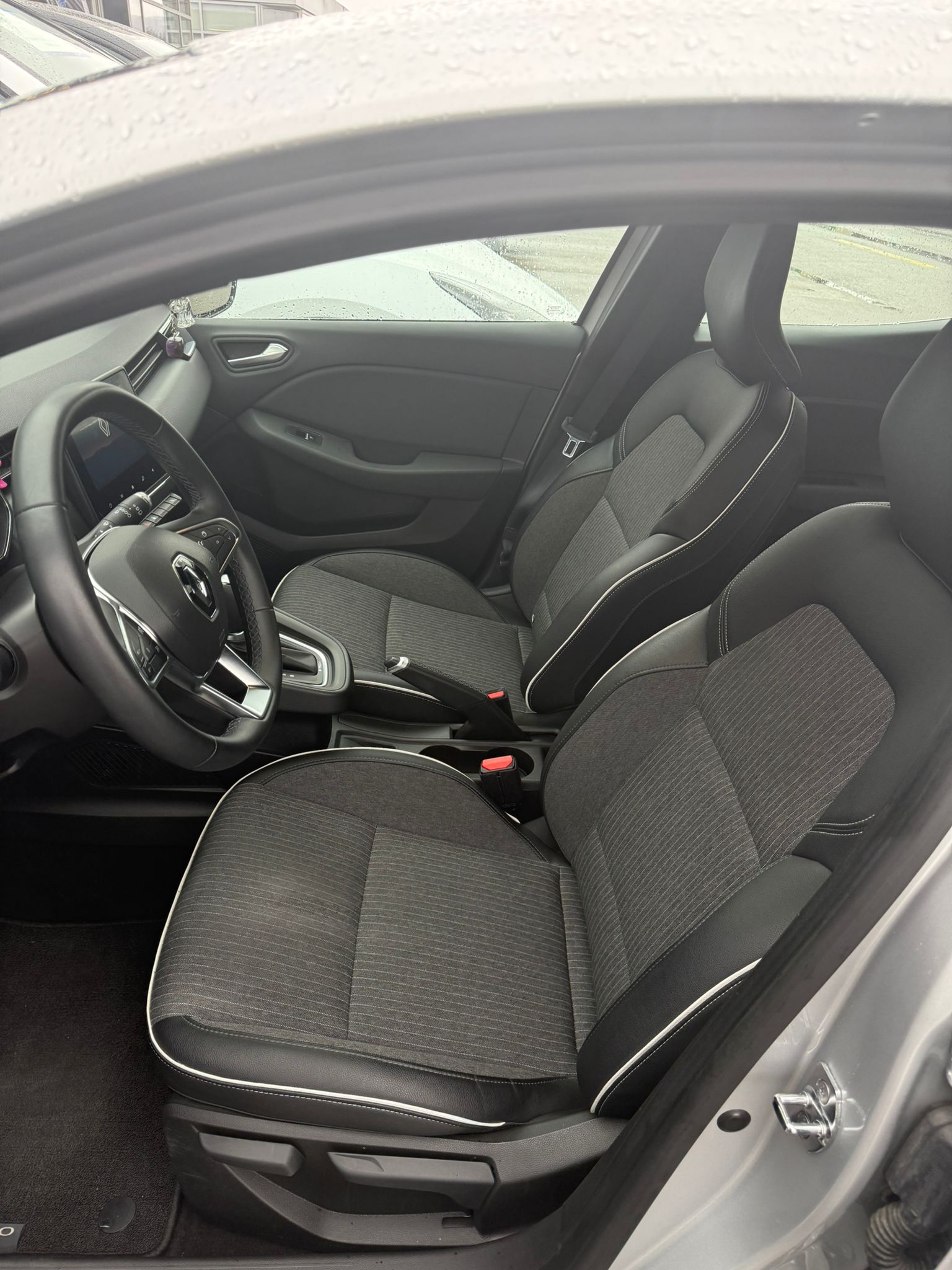 RENAULT Clio 1.6 E-Tech Intens-image-8