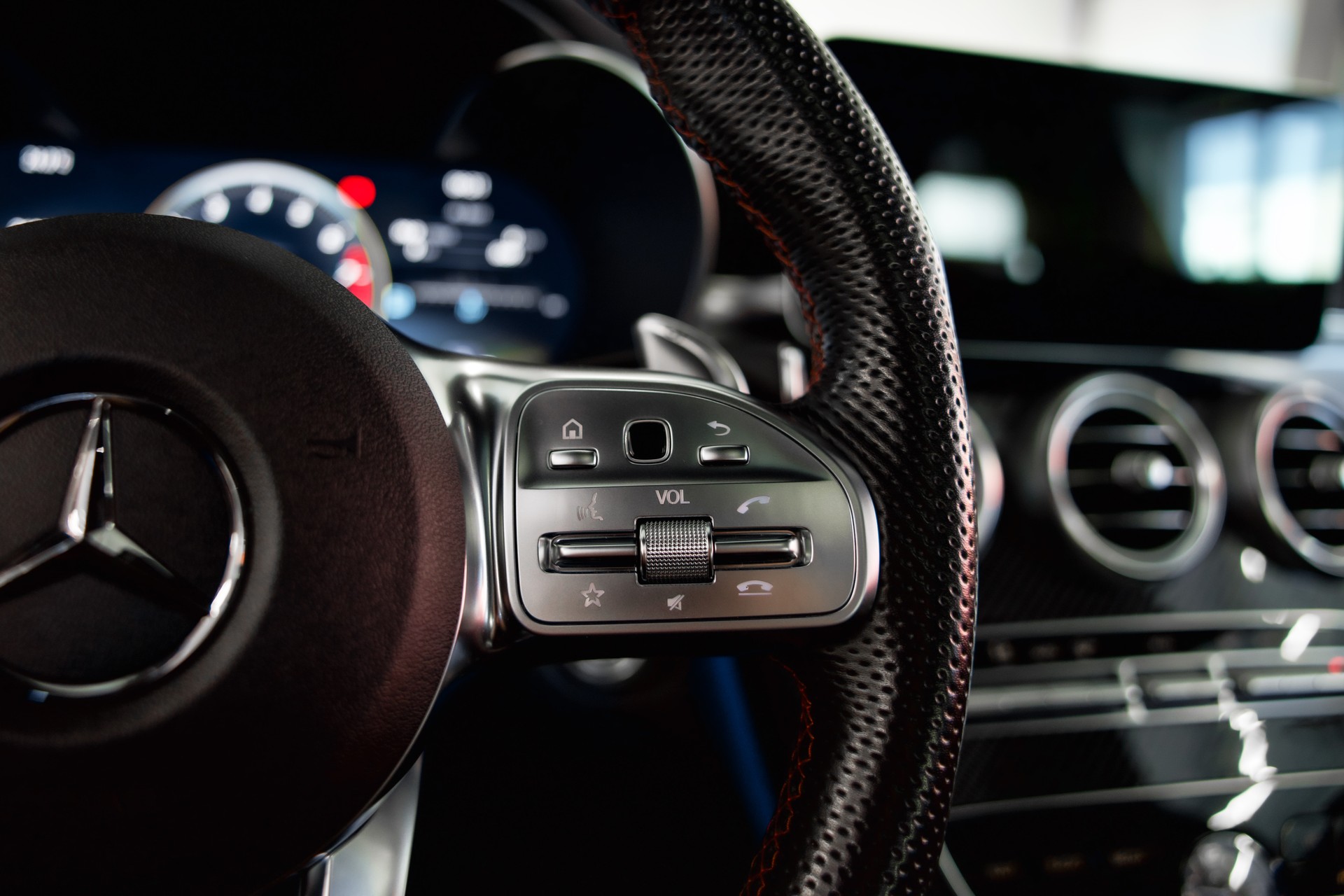 MERCEDES-BENZ C 43 AMG 4Matic 9G-Tronic-image-25