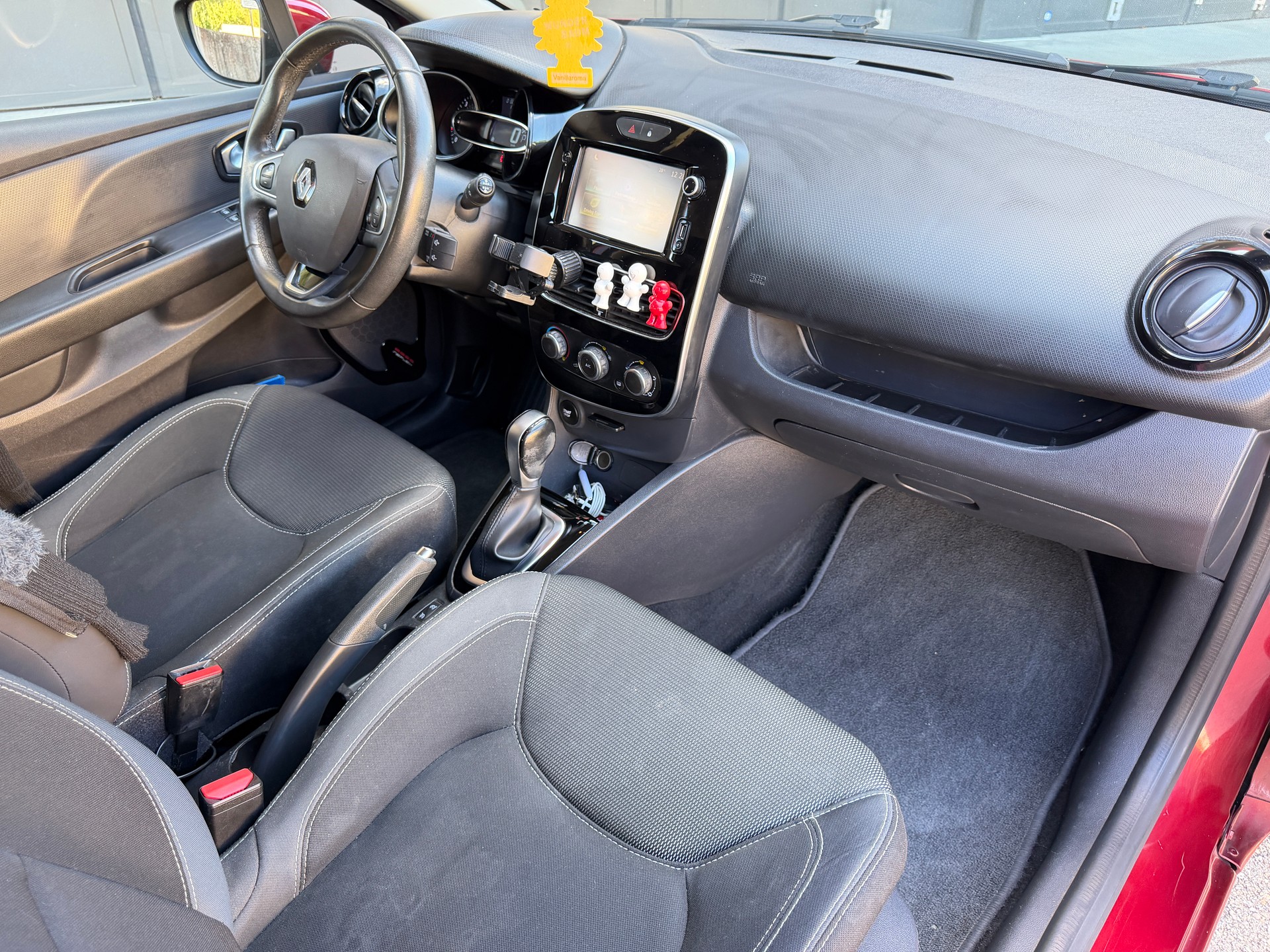 RENAULT Clio 1.5 dCi Swiss Edition EDC-image-10