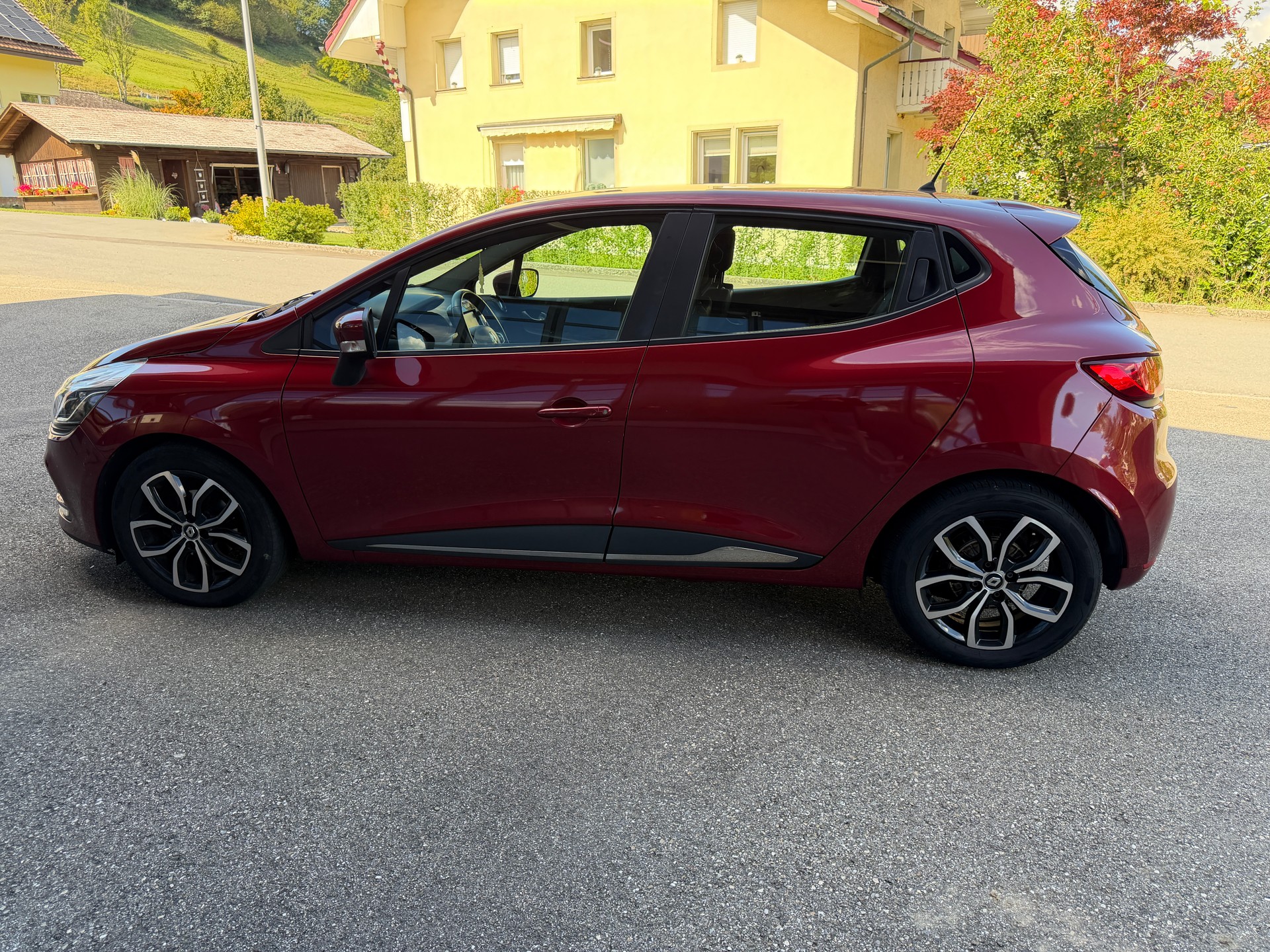 RENAULT Clio 1.5 dCi Swiss Edition EDC-image-6
