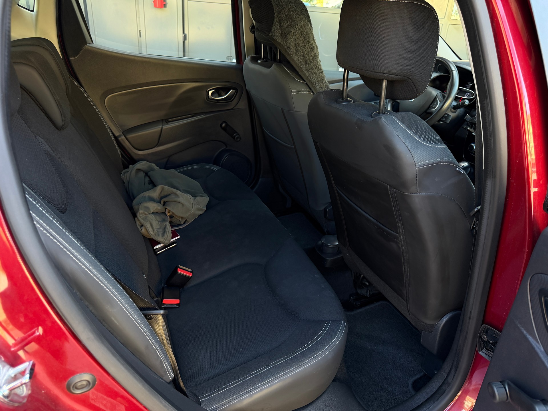 RENAULT Clio 1.5 dCi Swiss Edition EDC-image-9