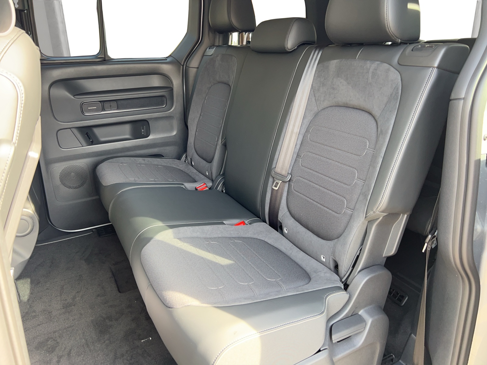 VW ID.Buzz NWB Pro 4 Motion-image-10