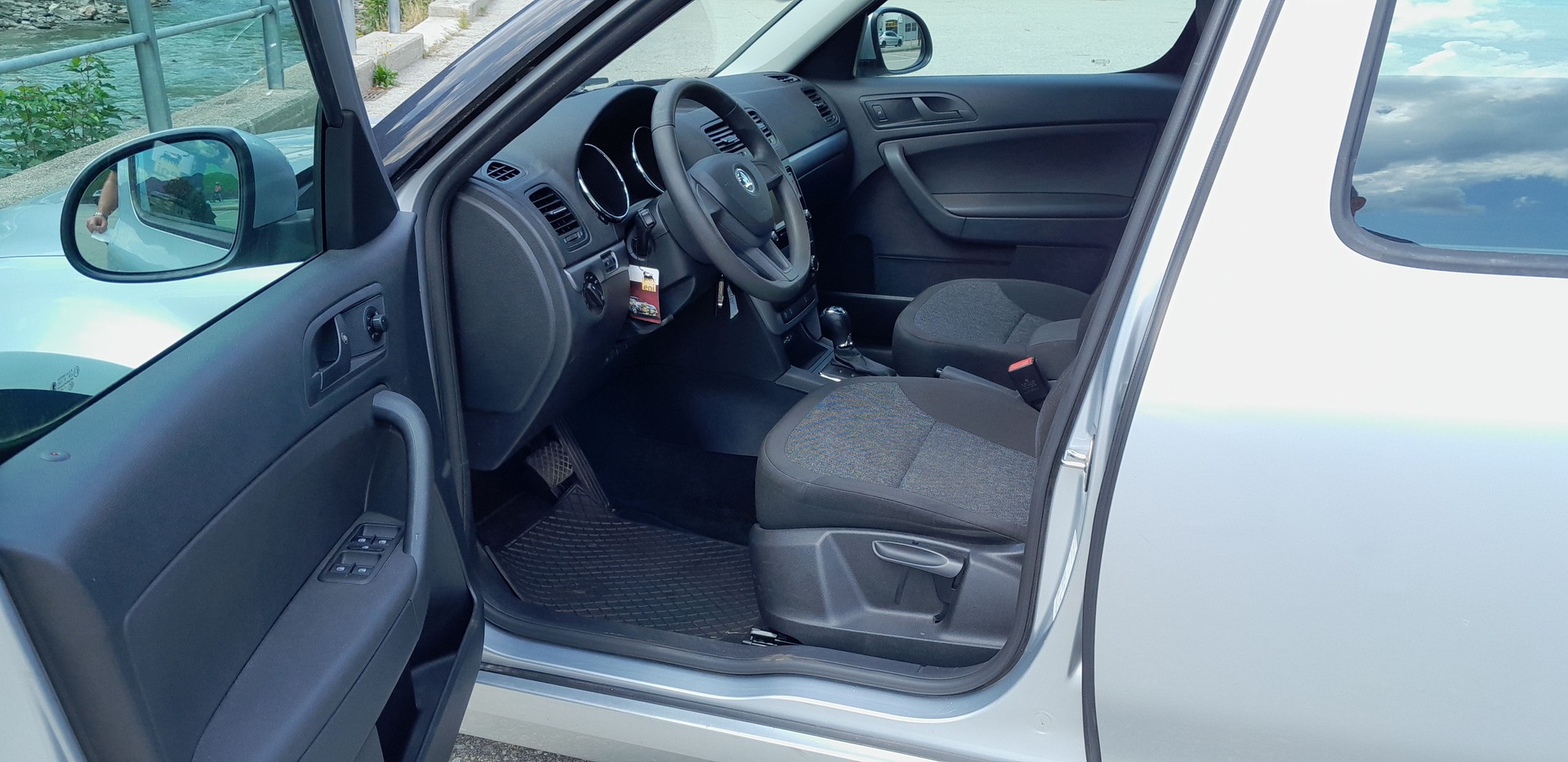 SKODA Yeti 1.4 TSI Active 4x4 DSG-image-13