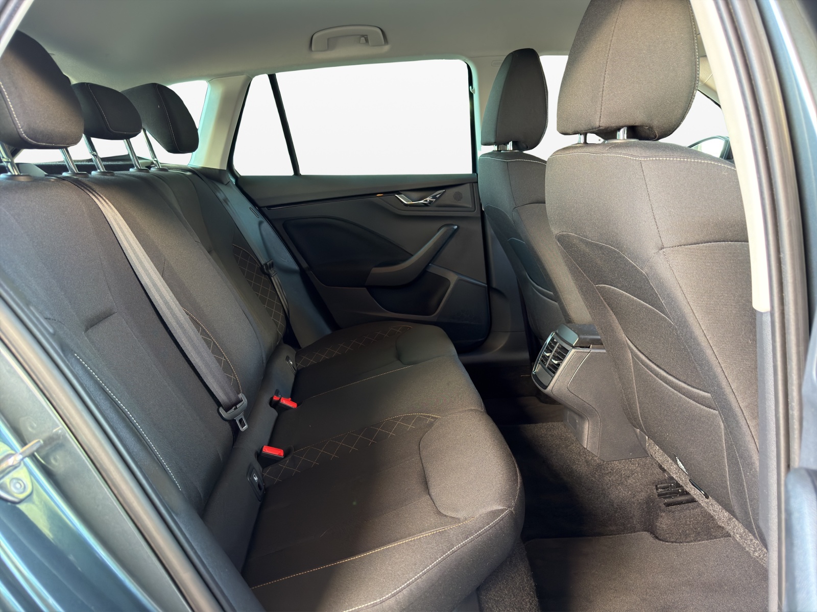 SKODA Kamiq 1.0 TSI Ambition DSG-image-18