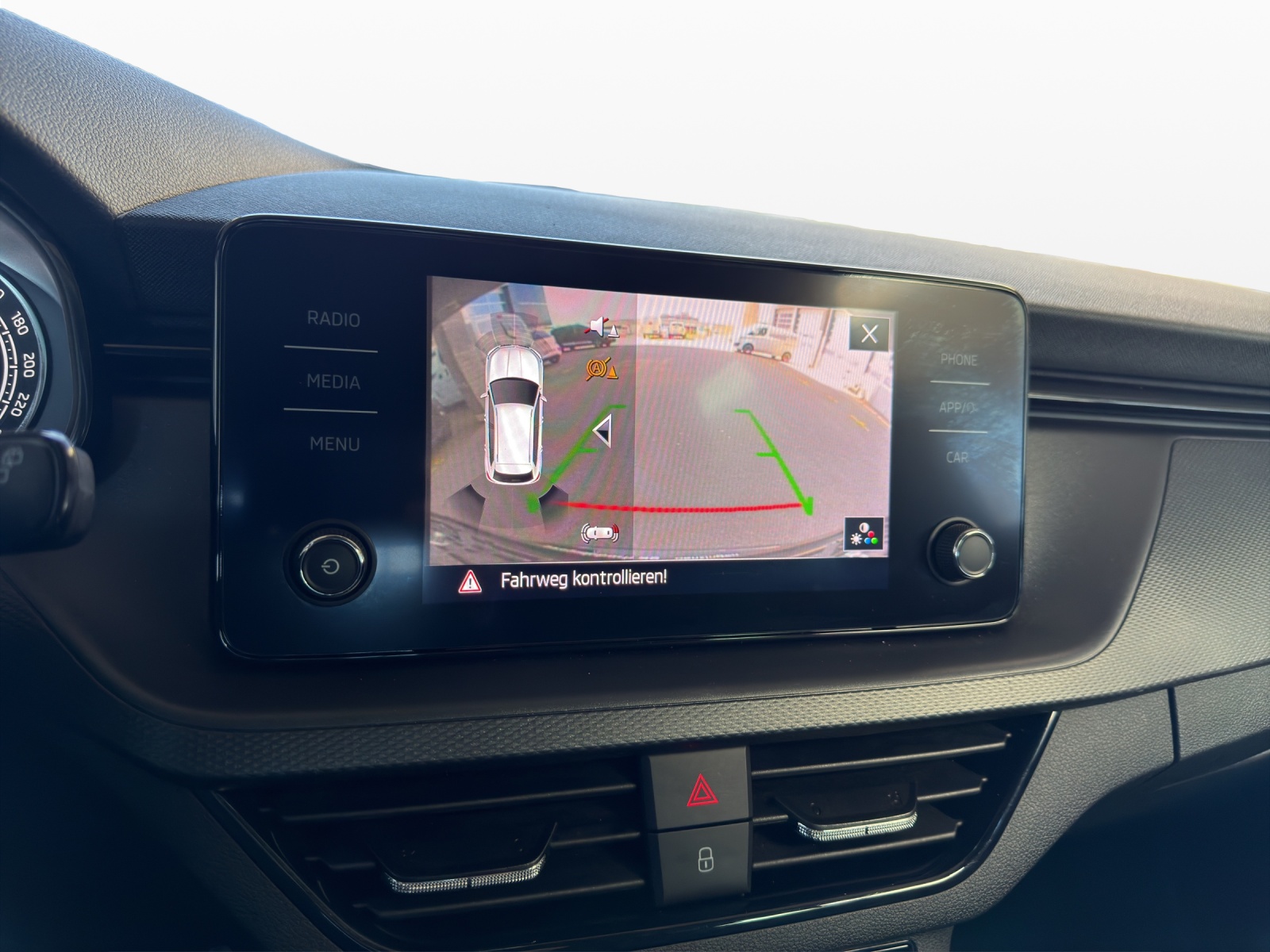 SKODA Kamiq 1.0 TSI Ambition DSG-image-13