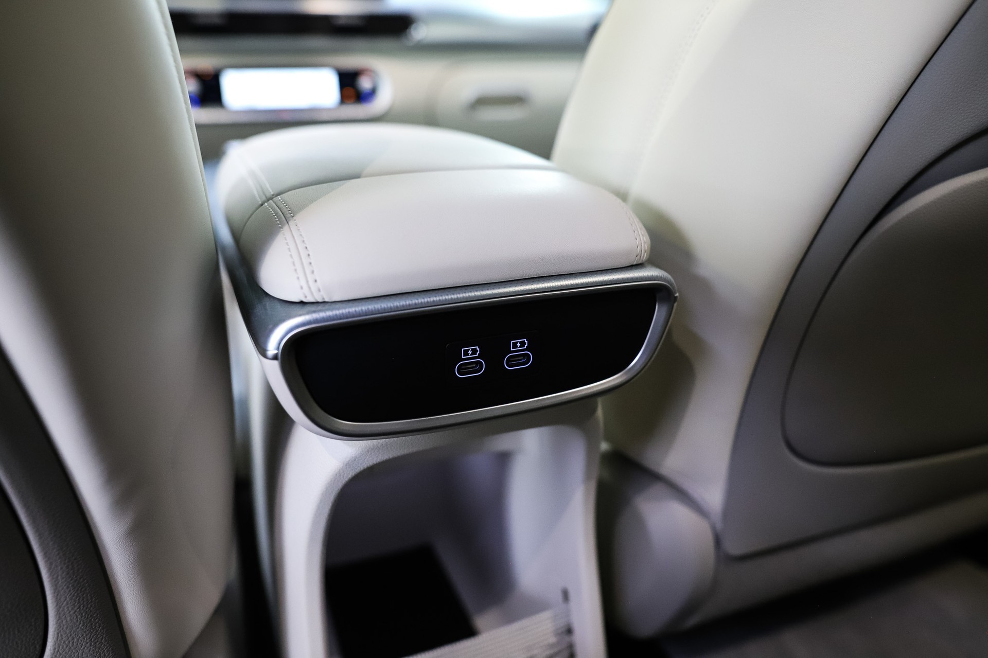 GENESIS GV60 77.4 kWh Sport Plus AWD * Makalu Gray Matt *-image-19