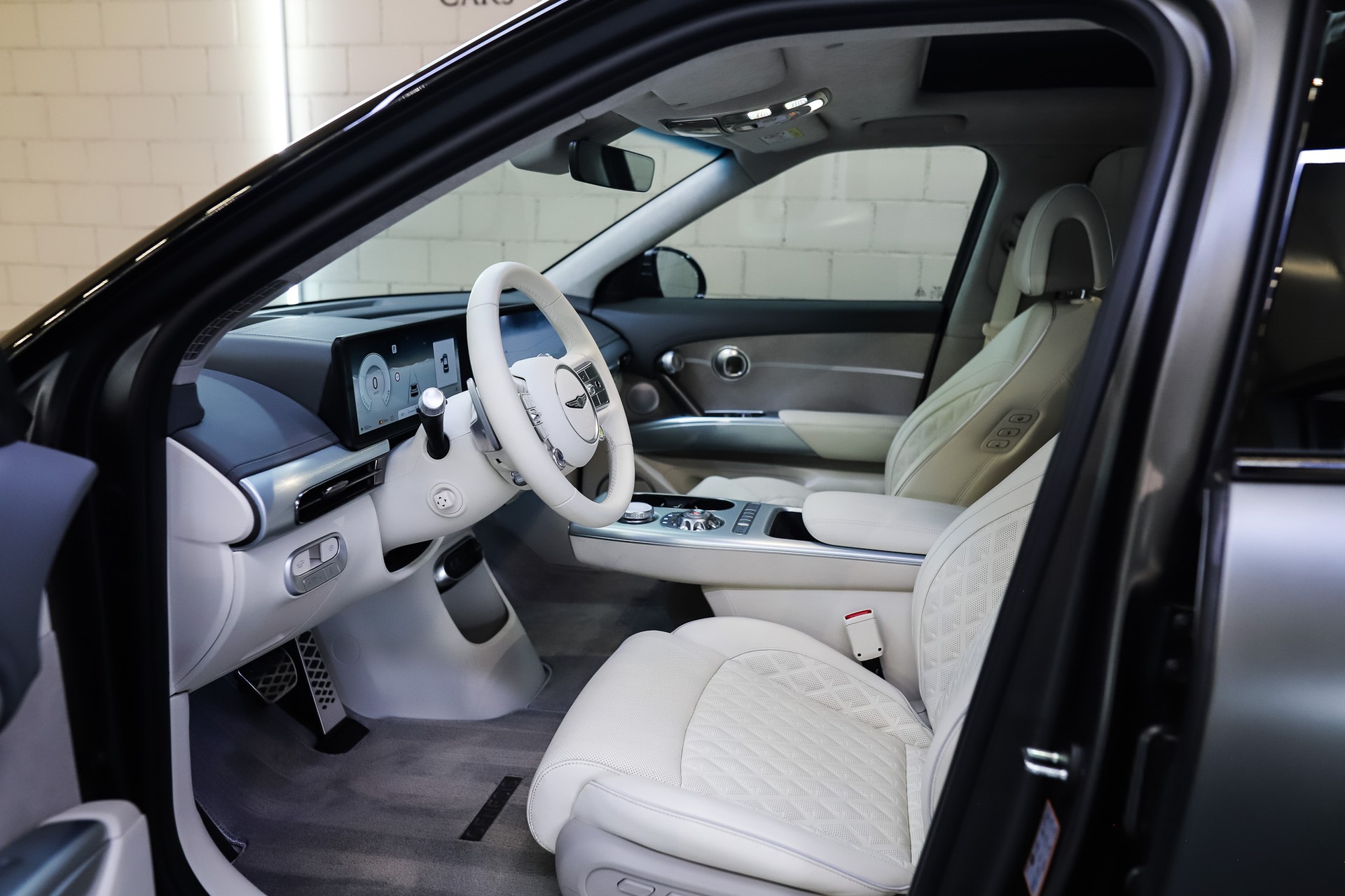 GENESIS GV60 77.4 kWh Sport Plus AWD * Makalu Gray Matt *-image-7
