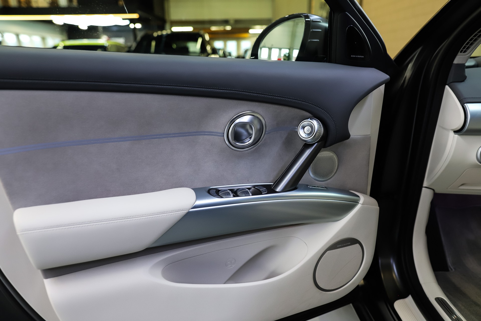 GENESIS GV60 77.4 kWh Sport Plus AWD * Makalu Gray Matt *-image-10