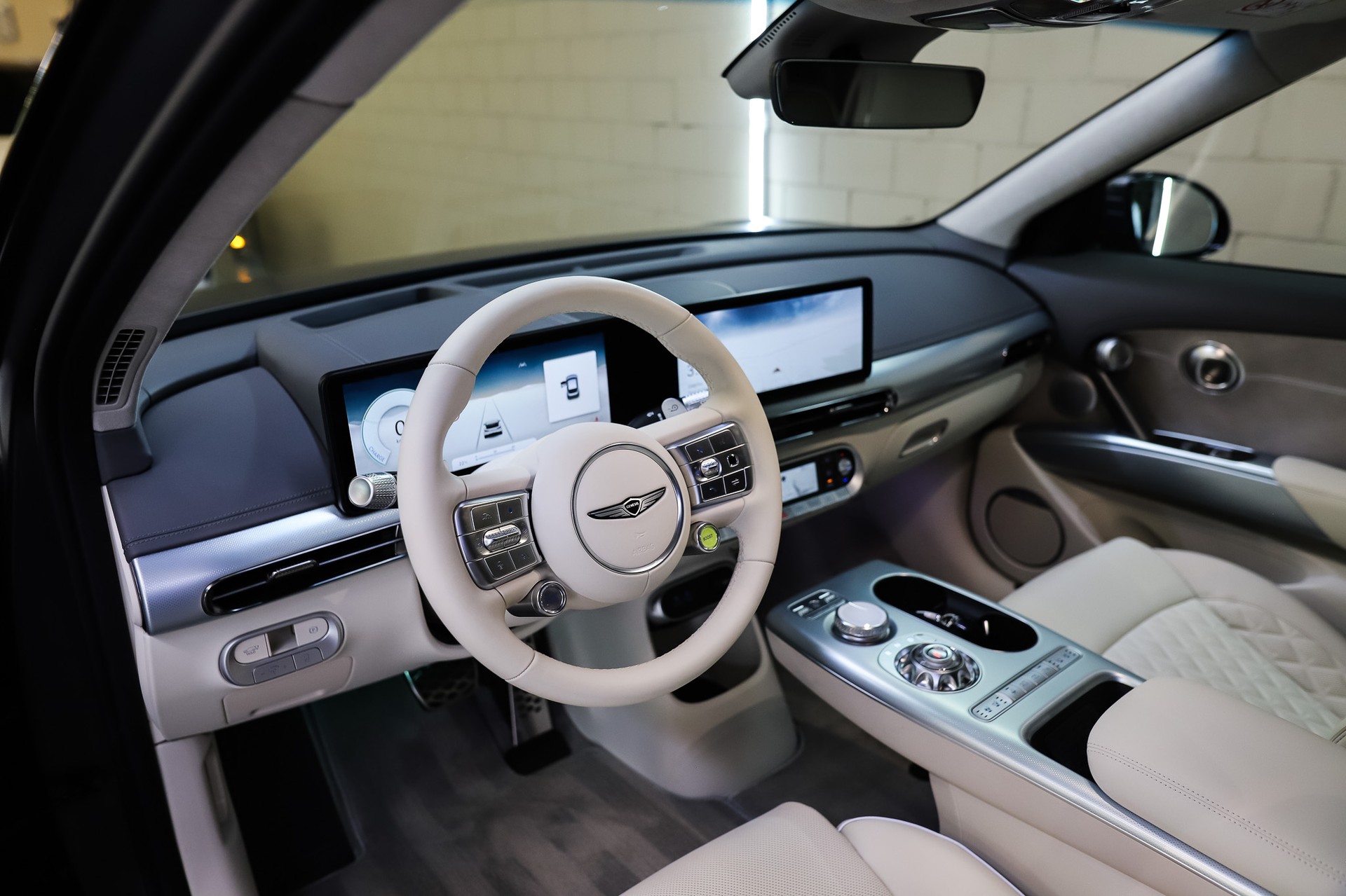 GENESIS GV60 77.4 kWh Sport Plus AWD * Makalu Gray Matt *-image-11