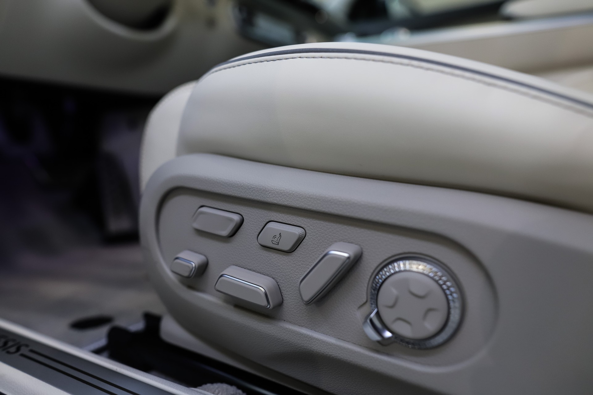 GENESIS GV60 77.4 kWh Sport Plus AWD * Makalu Gray Matt *-image-9