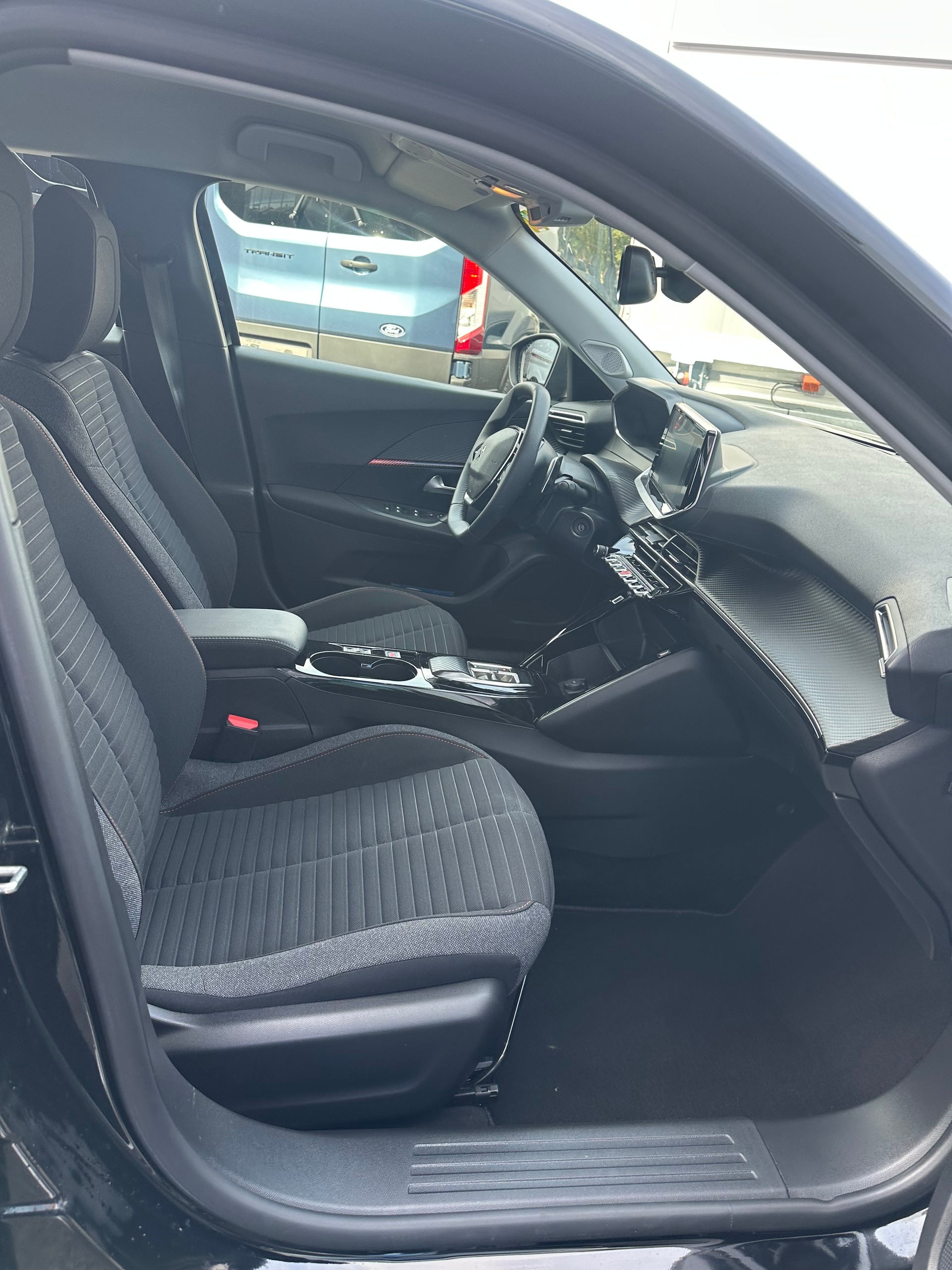 PEUGEOT 2008 1.2 PureTech 130 Active Pack-image-13