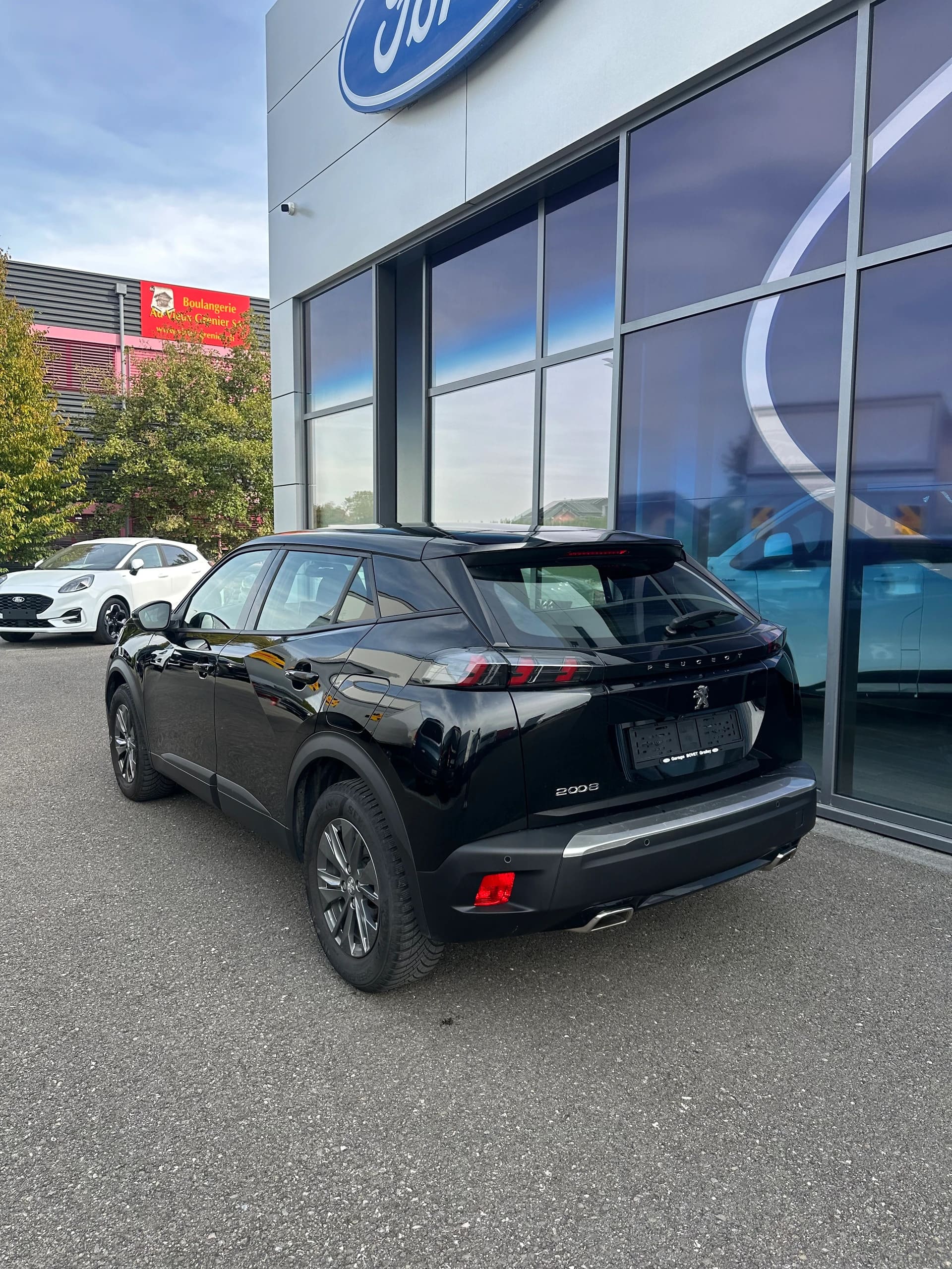 PEUGEOT 2008 1.2 PureTech 130 Active Pack-showroom-element-3