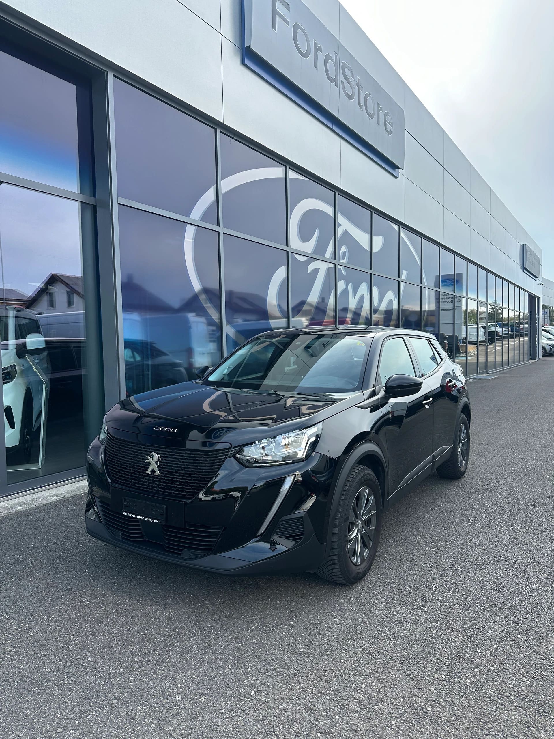 PEUGEOT 2008 1.2 PureTech 130 Active Pack-showroom-element-1