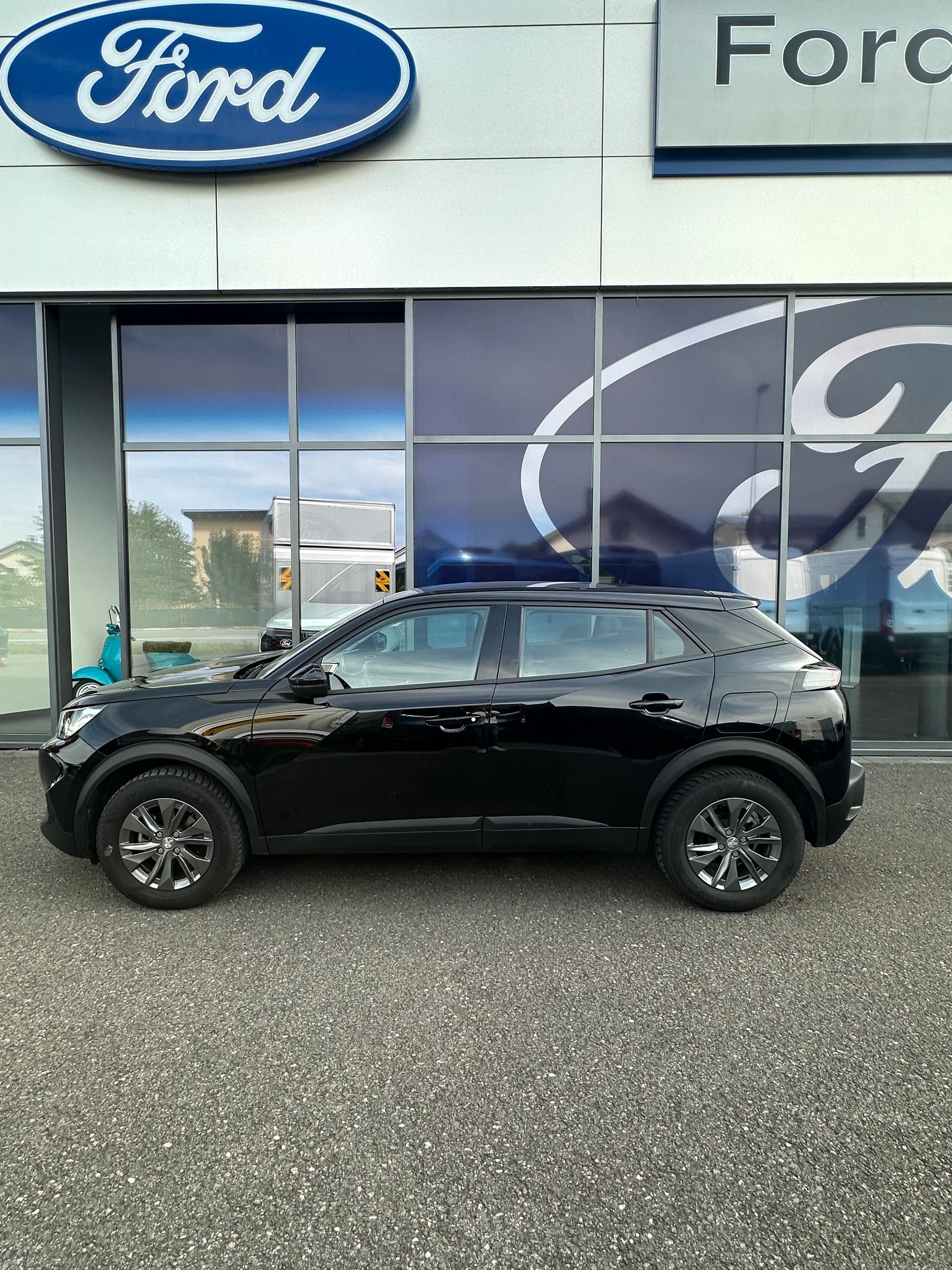 PEUGEOT 2008 1.2 PureTech 130 Active Pack-showroom-element-2