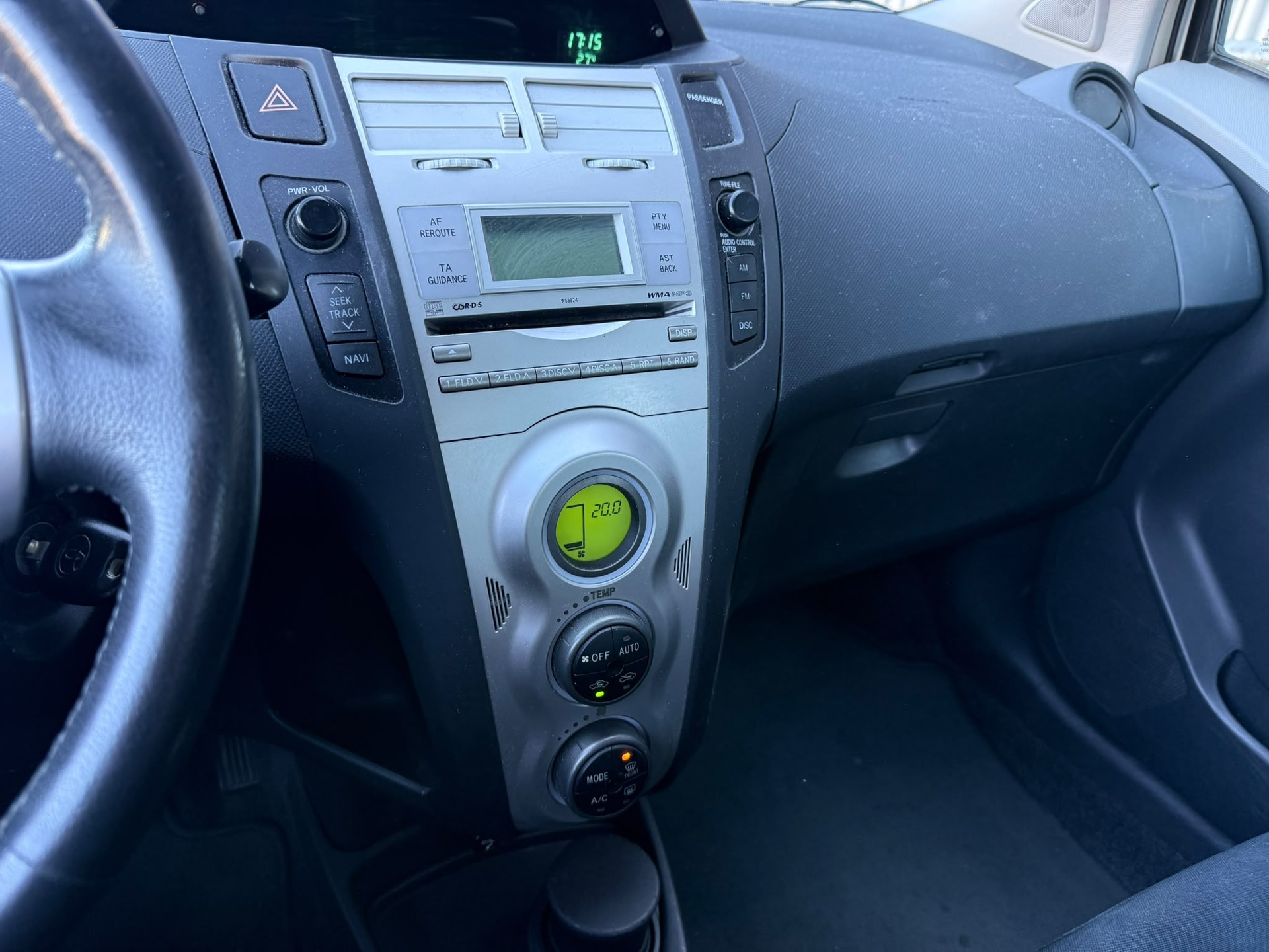 TOYOTA Yaris 1.3 Linea Sol-image-8