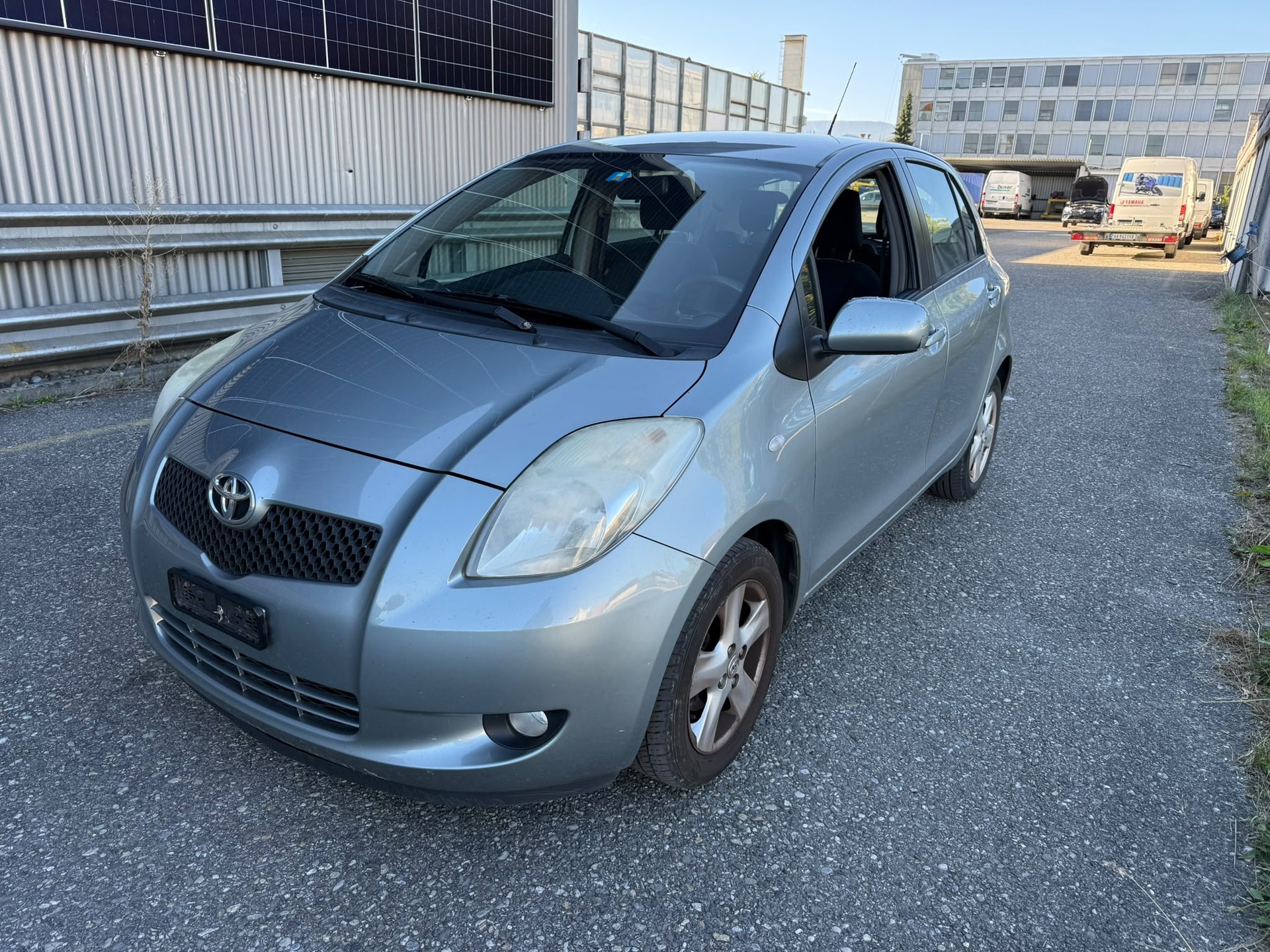 TOYOTA Yaris 1.3 Linea Sol-image-0