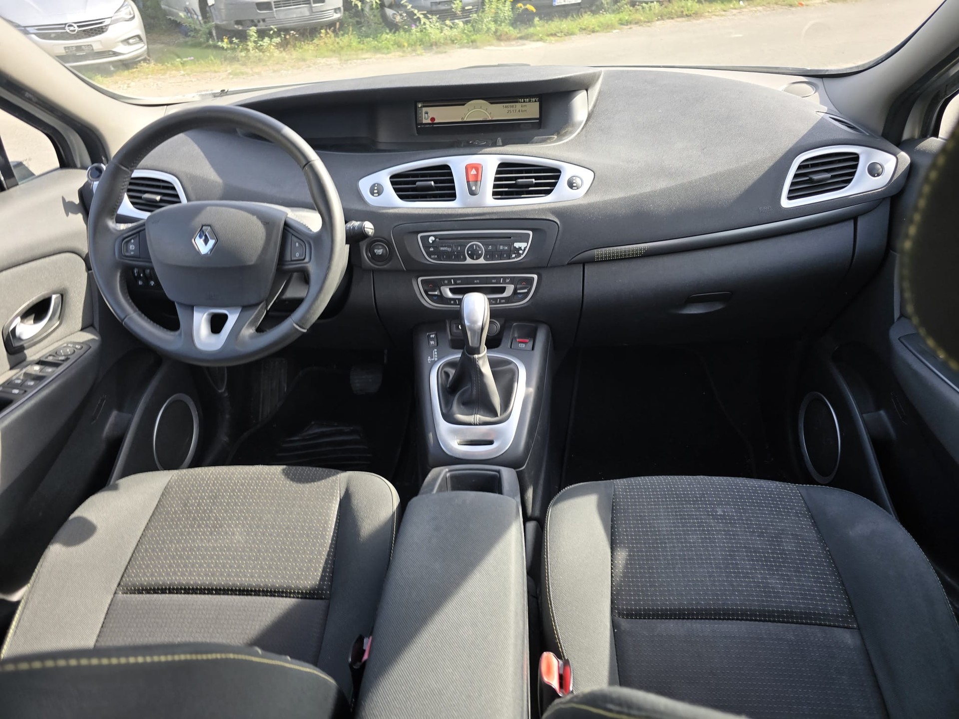 RENAULT Grand Scénic 2.0 16V Dynamique X-Tronic CVT-image-10