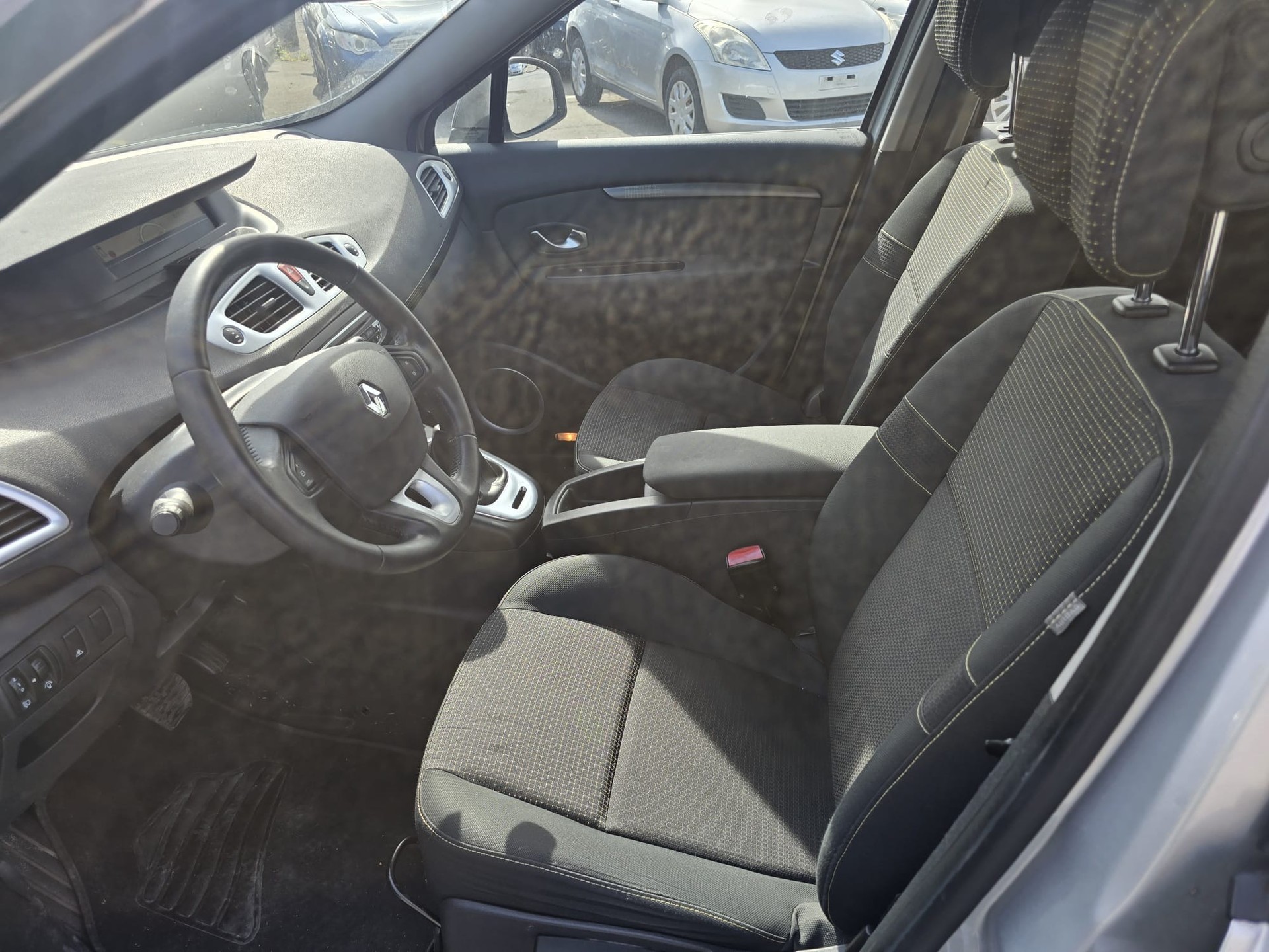 RENAULT Grand Scénic 2.0 16V Dynamique X-Tronic CVT-image-11