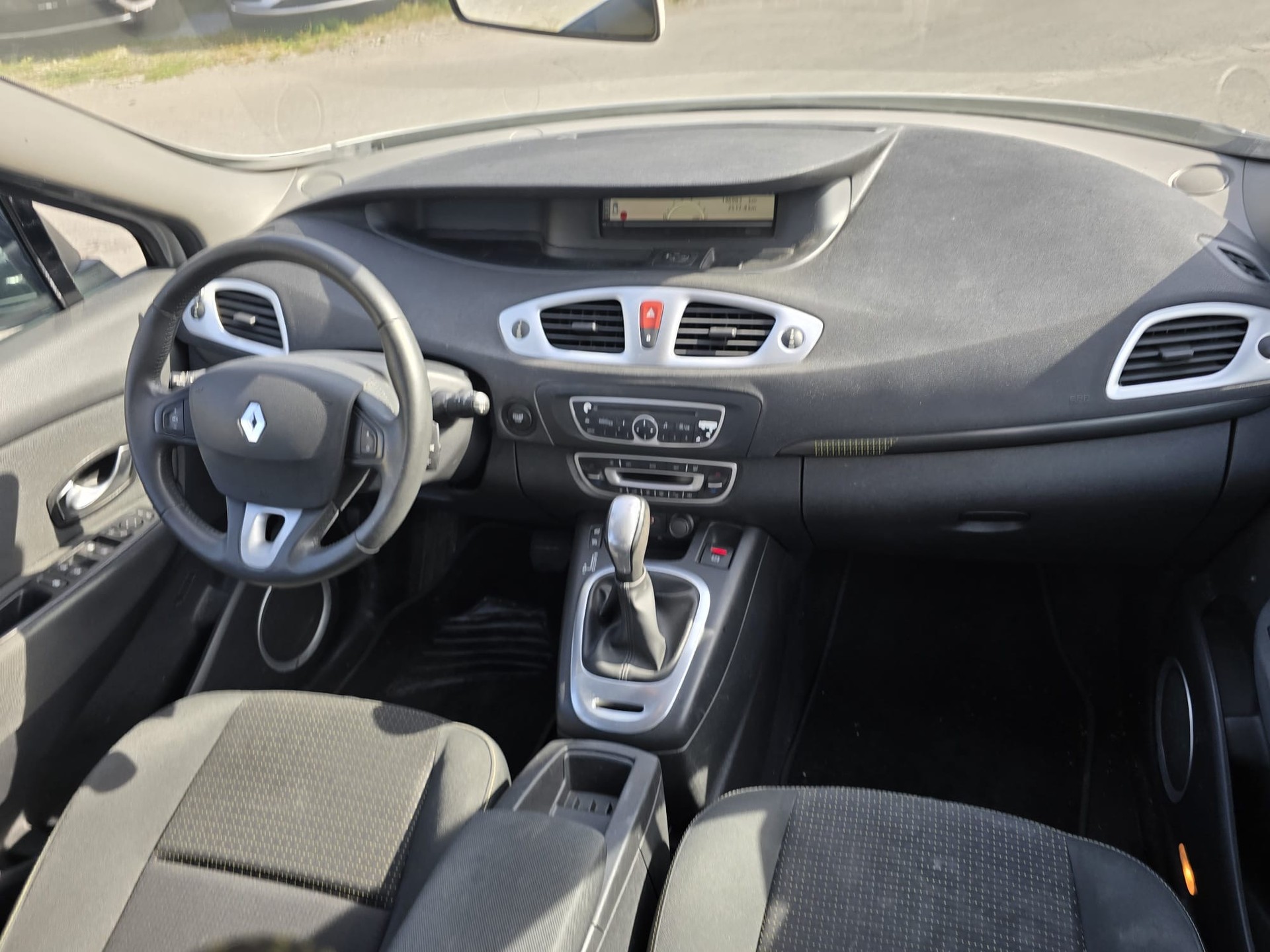 RENAULT Grand Scénic 2.0 16V Dynamique X-Tronic CVT-image-7