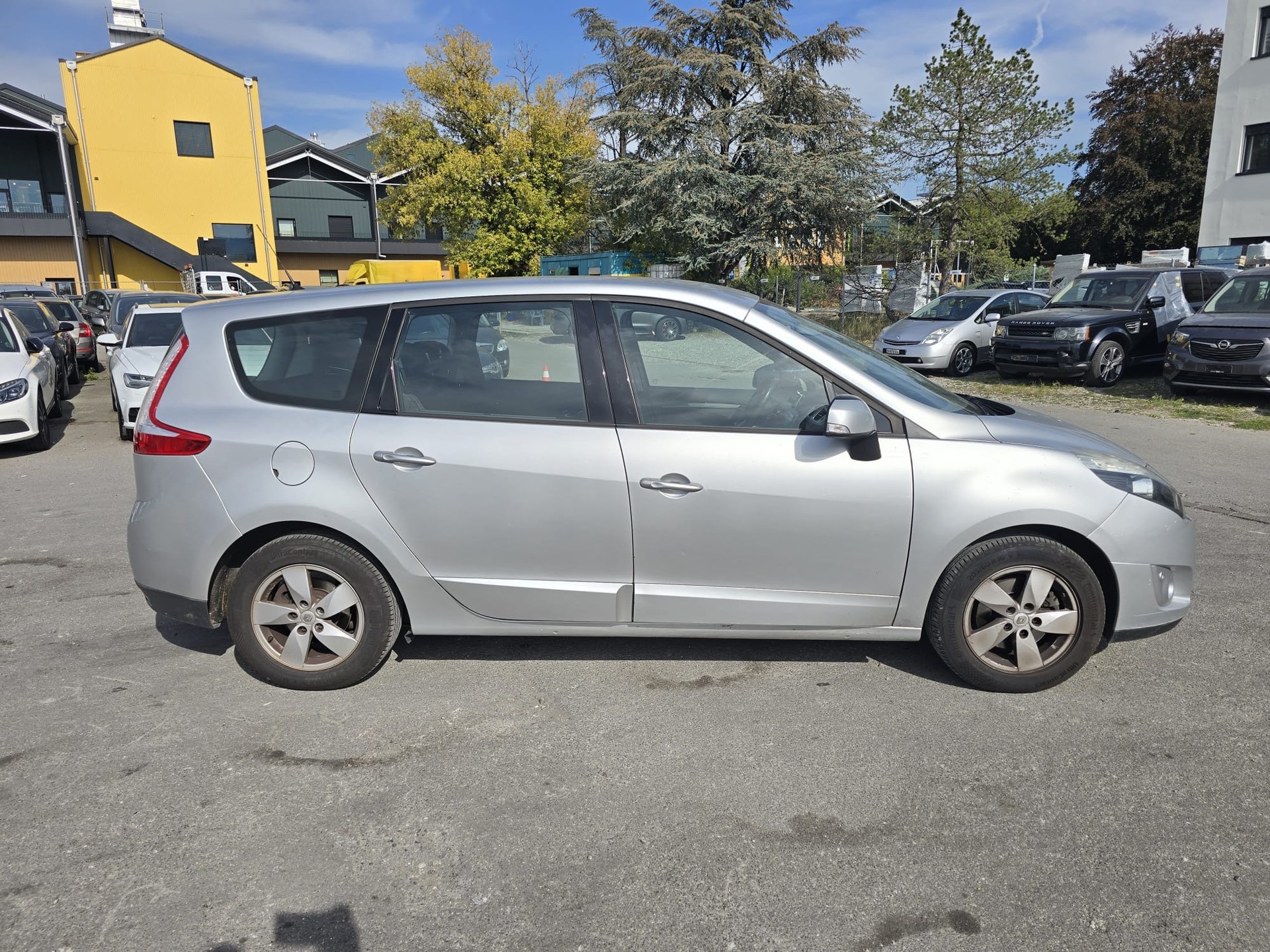 RENAULT Grand Scénic 2.0 16V Dynamique X-Tronic CVT-image-4