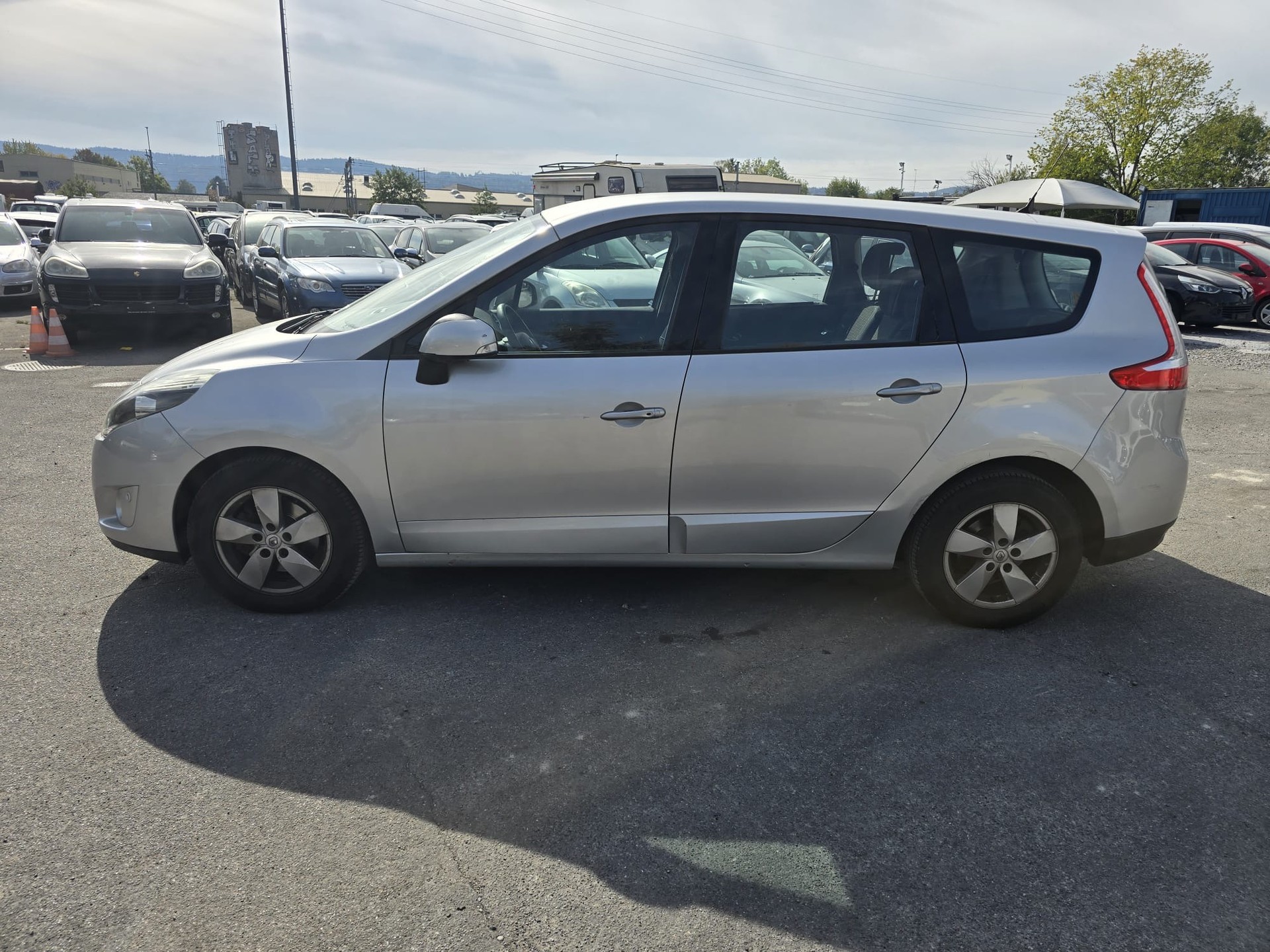 RENAULT Grand Scénic 2.0 16V Dynamique X-Tronic CVT-image-5
