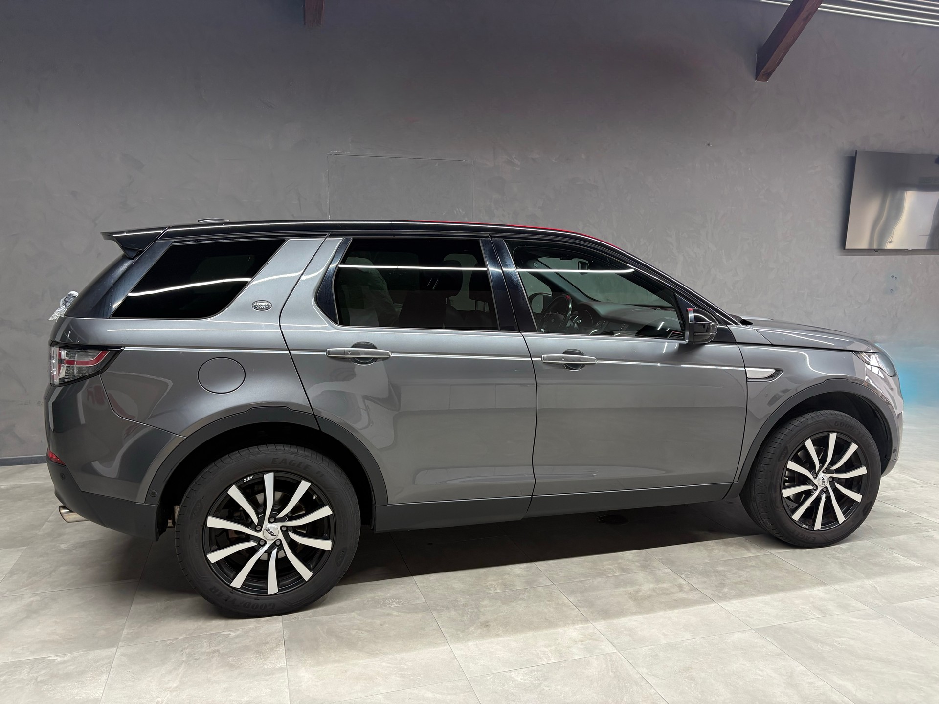 LAND ROVER Discovery Sport 2.0 Si4 HSE Luxury AT9-image-3