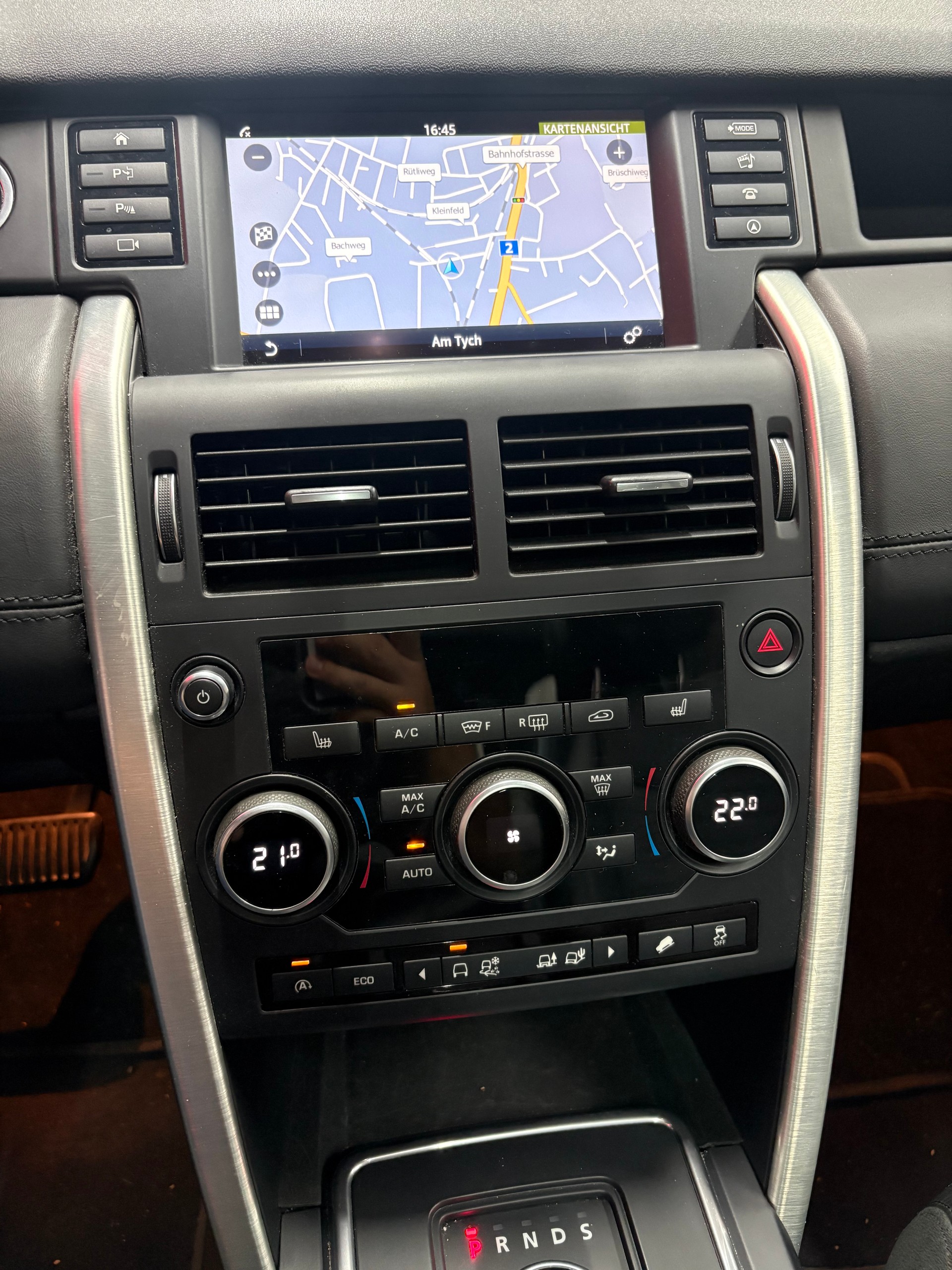 LAND ROVER Discovery Sport 2.0 Si4 HSE Luxury AT9-image-9
