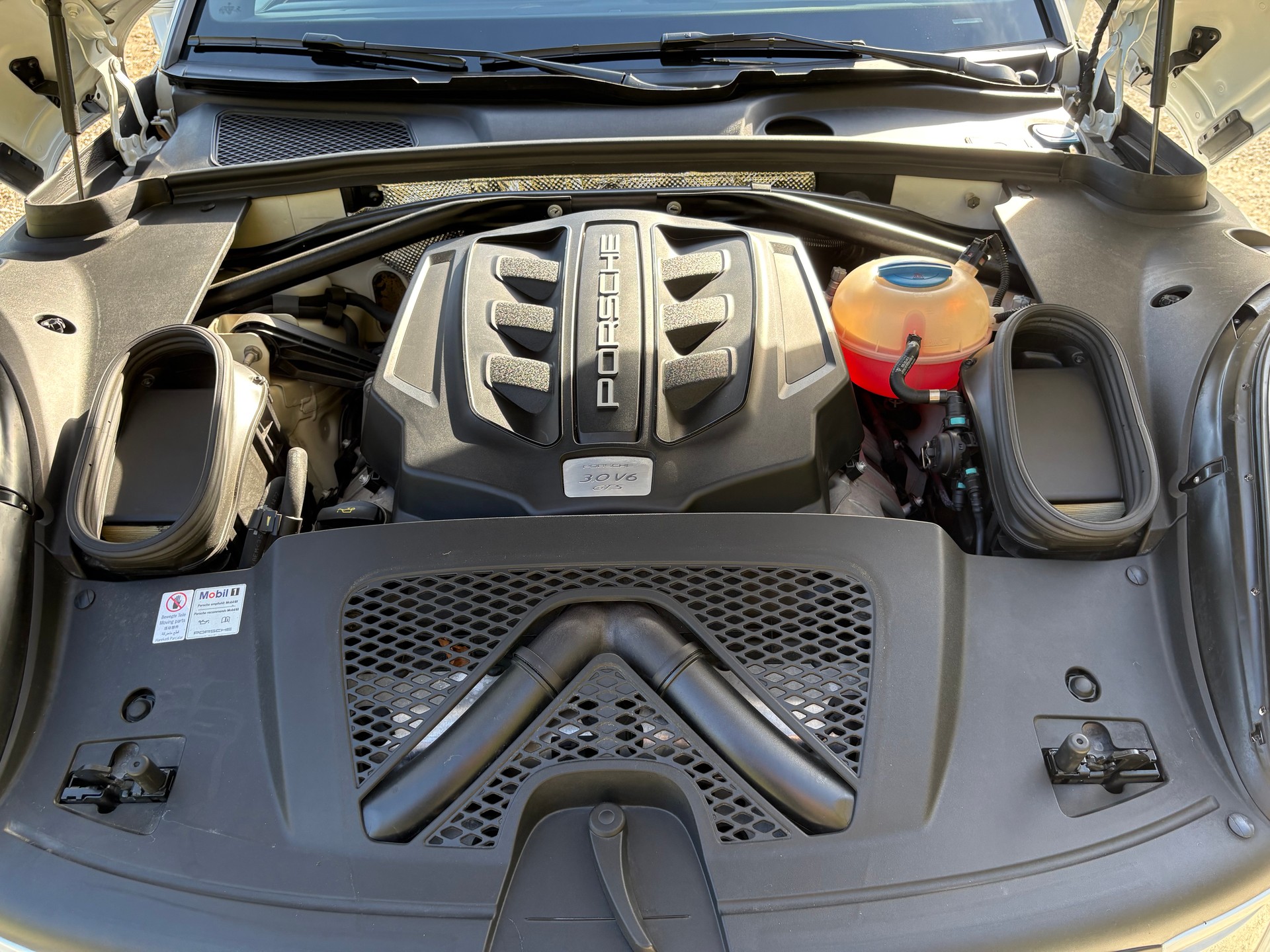 PORSCHE 3.0 V6 GTS-image-7