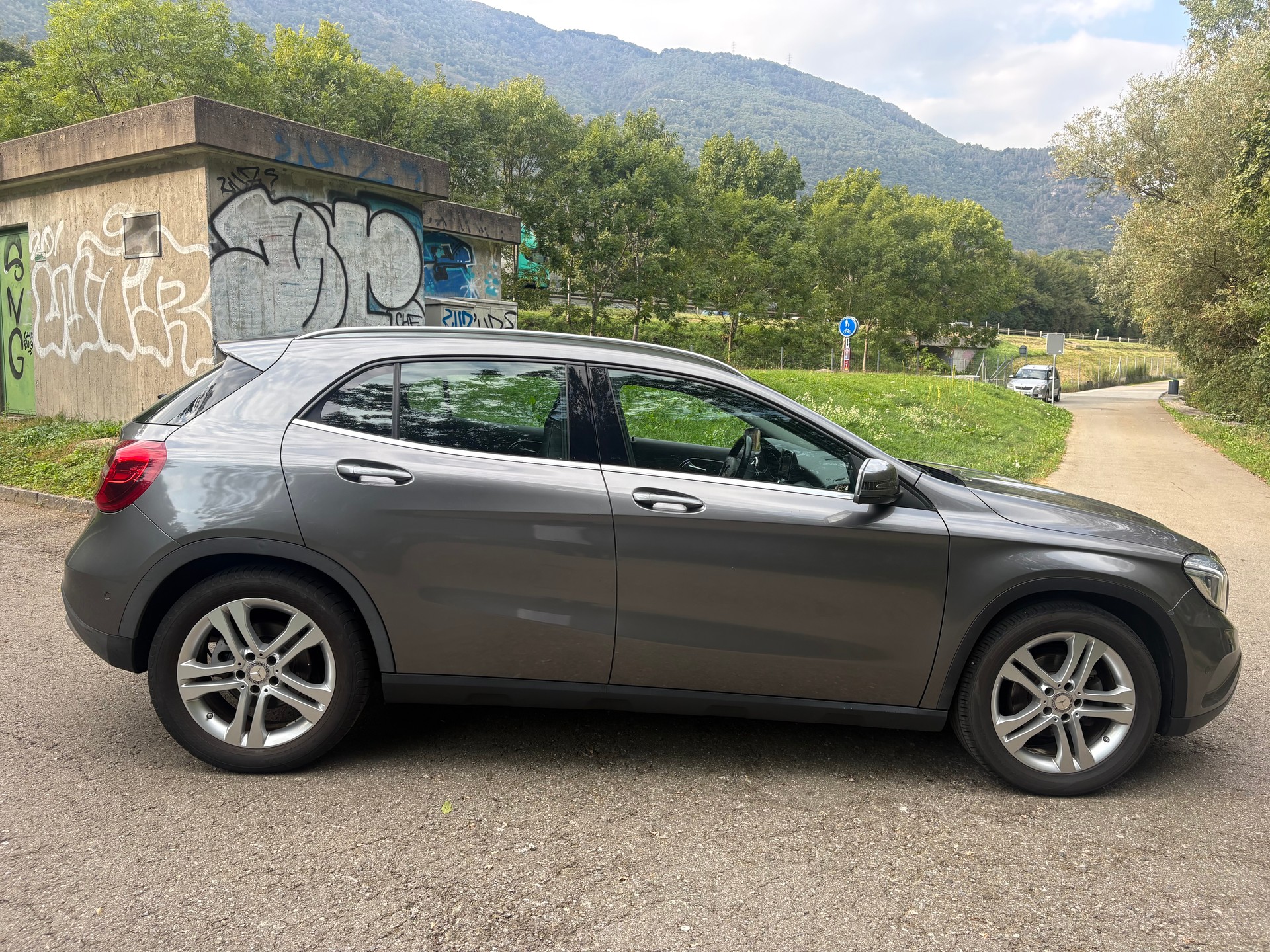 MERCEDES-BENZ GLA 200 CDI Swiss Star Edition 4Matic 7G-DCT-image-4
