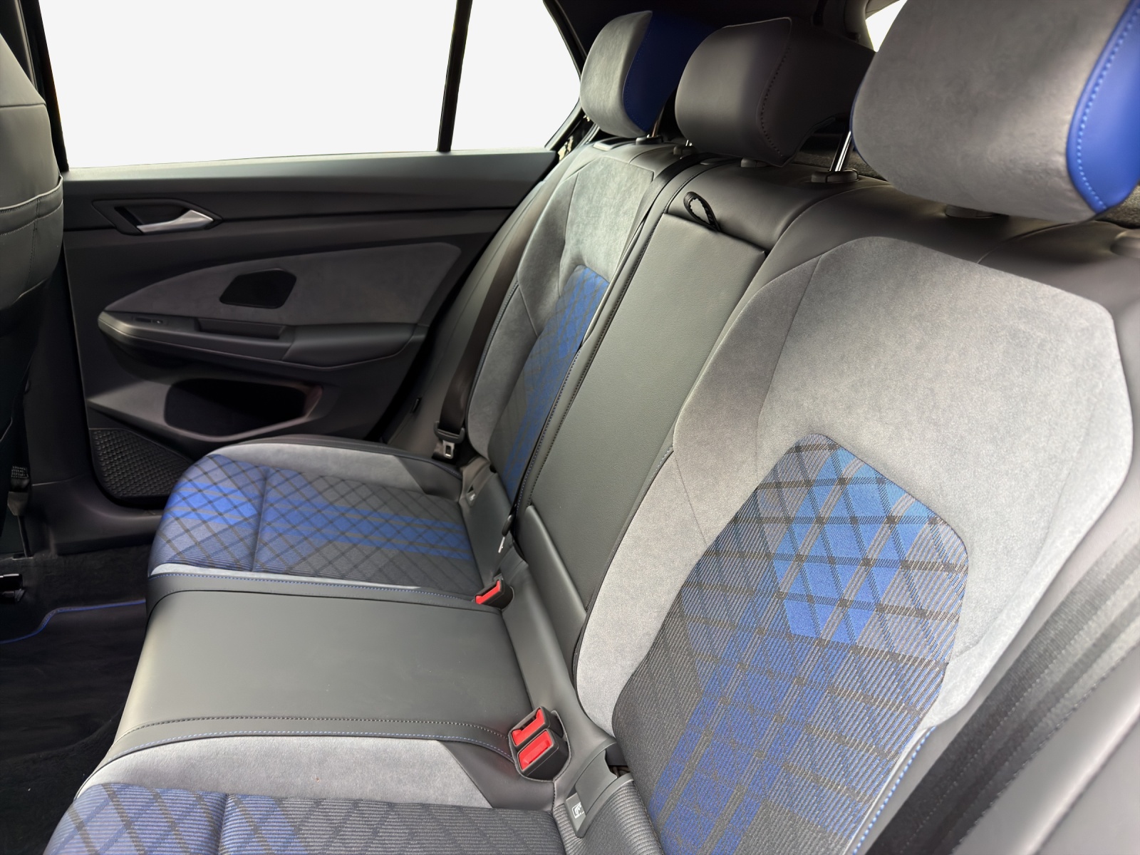 VW Golf 2.0 TSI R DSG 4 Motion-image-11