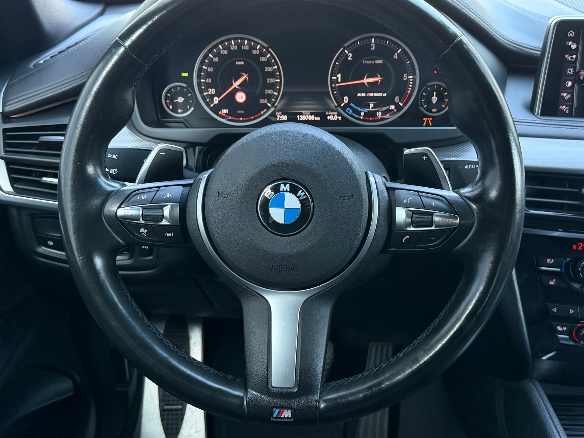 BMW X6 M50d Steptronic | NightVision | HeadUp | 360° Kamera | Frisch MFK | LEDER | M-Paket | AHK 3500kg | Glasdach-image-11