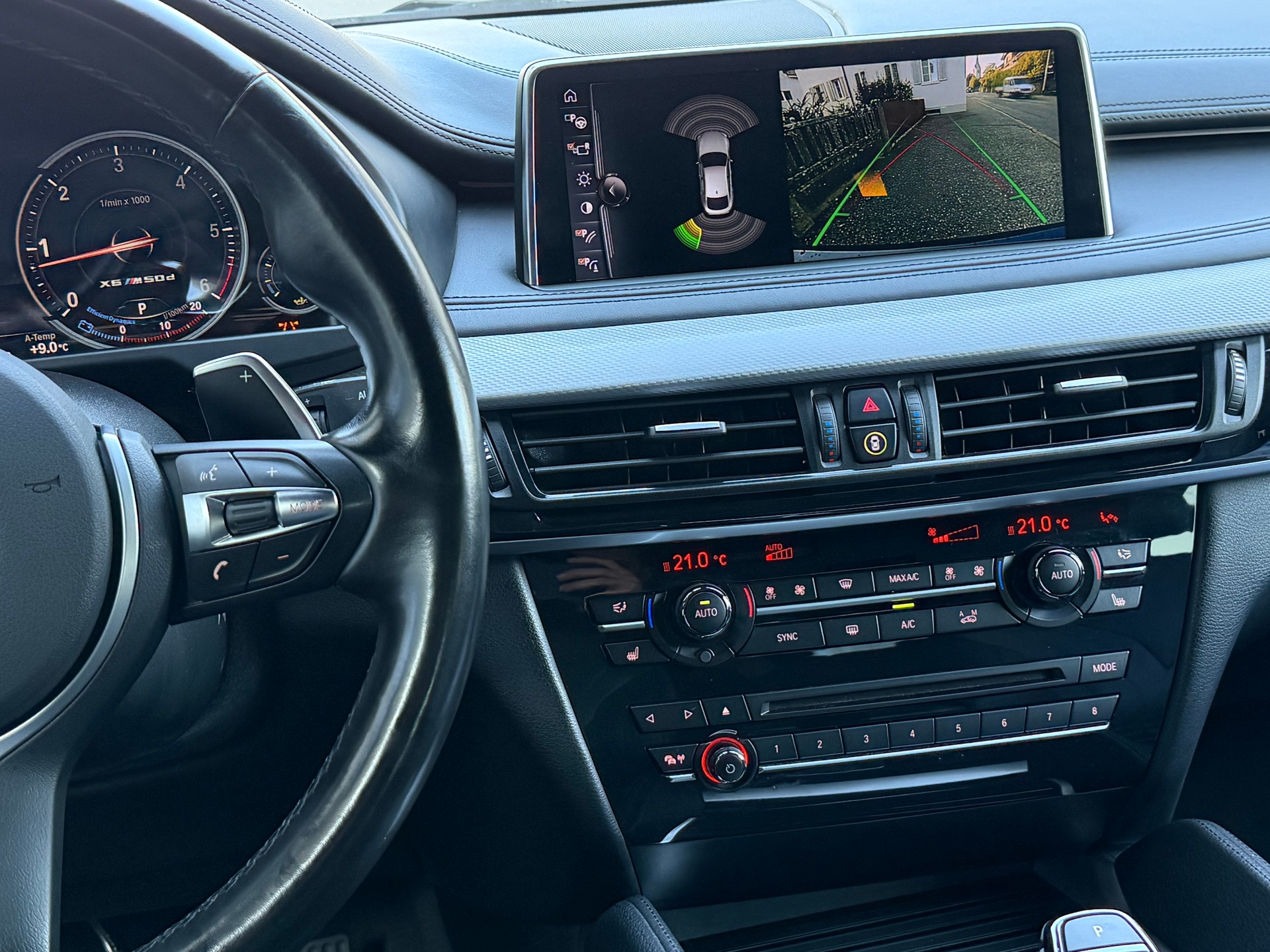 BMW X6 M50d Steptronic | NightVision | HeadUp | 360° Kamera | Frisch MFK | LEDER | M-Paket | AHK 3500kg | Glasdach-image-9