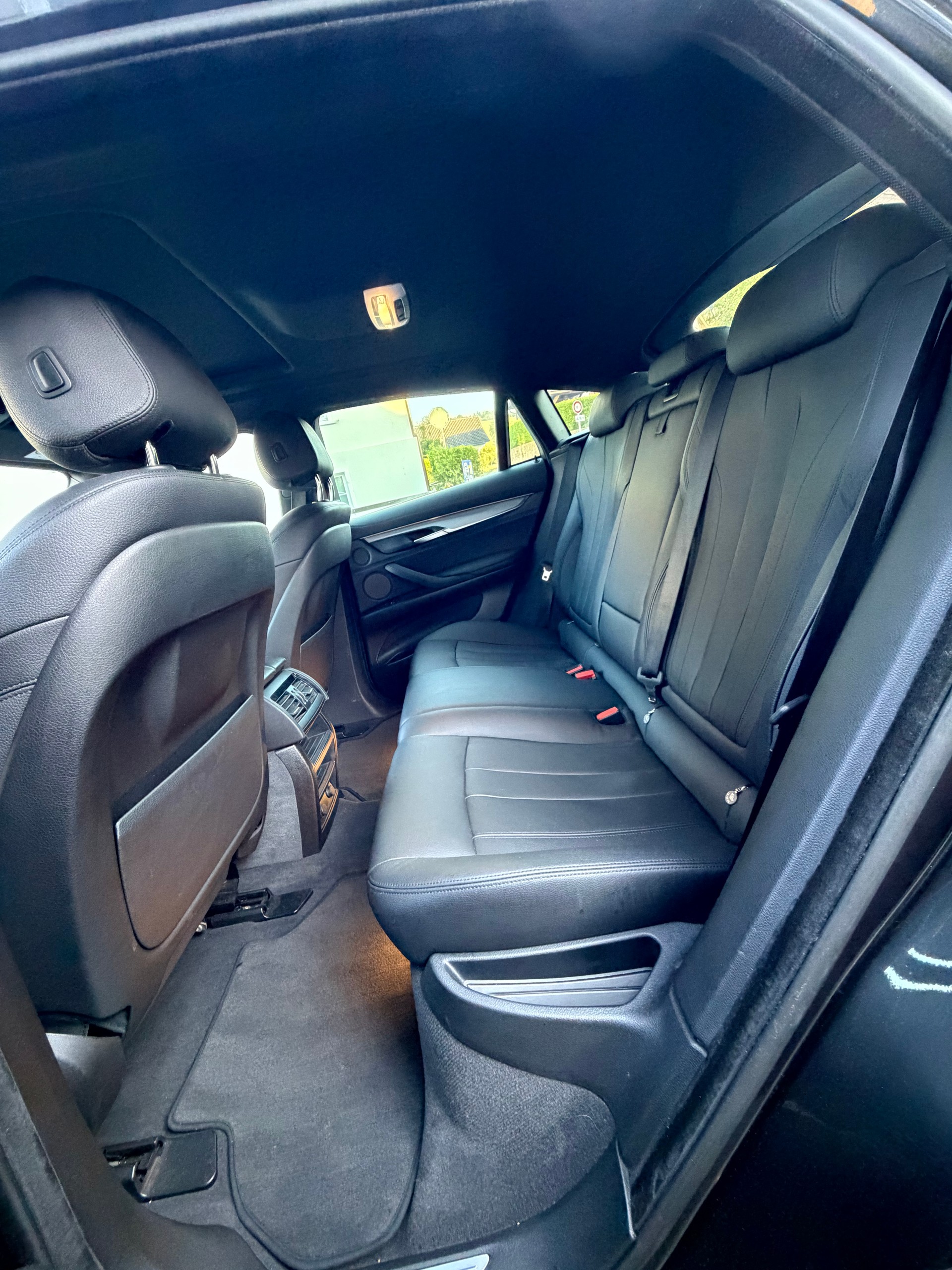 BMW X6 M50d Steptronic | NightVision | HeadUp | 360° Kamera | Frisch MFK | LEDER | M-Paket | AHK 3500kg | Glasdach-image-7