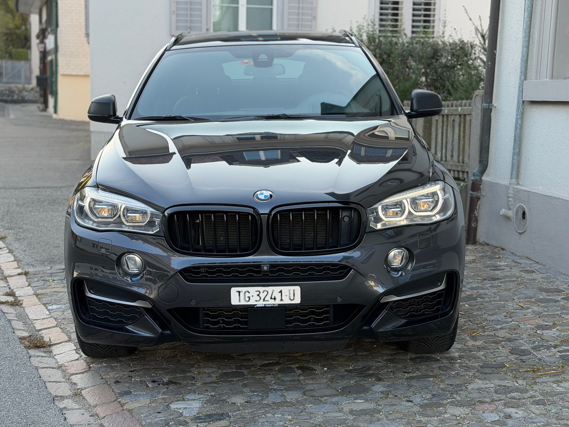 BMW X6 M50d Steptronic | NightVision | HeadUp | 360° Kamera | Frisch MFK | LEDER | M-Paket | AHK 3500kg | Glasdach-image-1