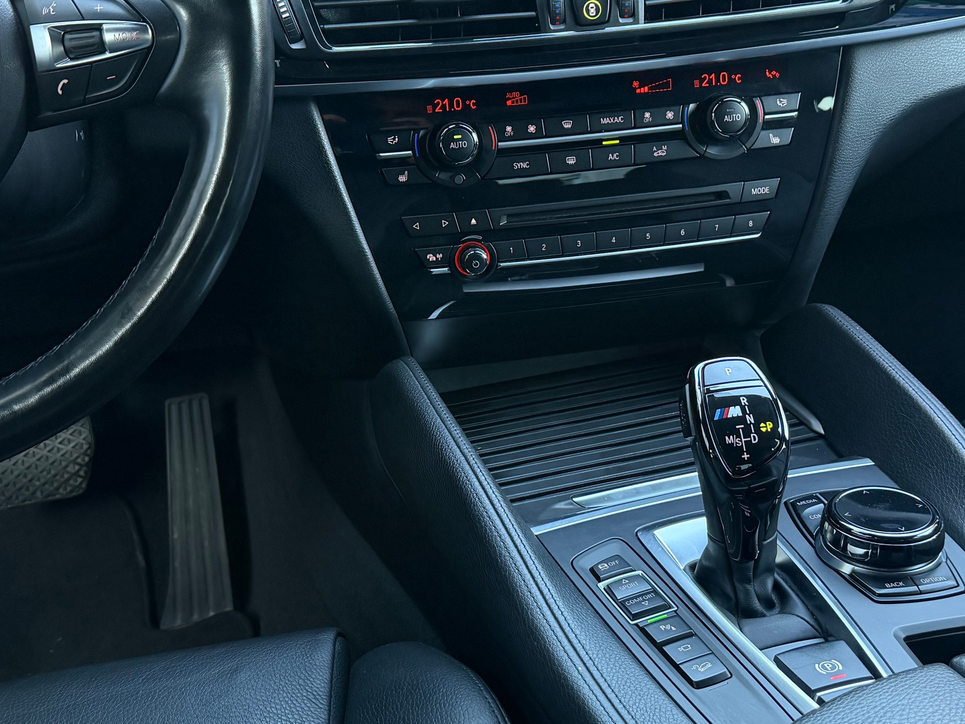 BMW X6 M50d Steptronic | NightVision | HeadUp | 360° Kamera | Frisch MFK | LEDER | M-Paket | AHK 3500kg | Glasdach-image-10
