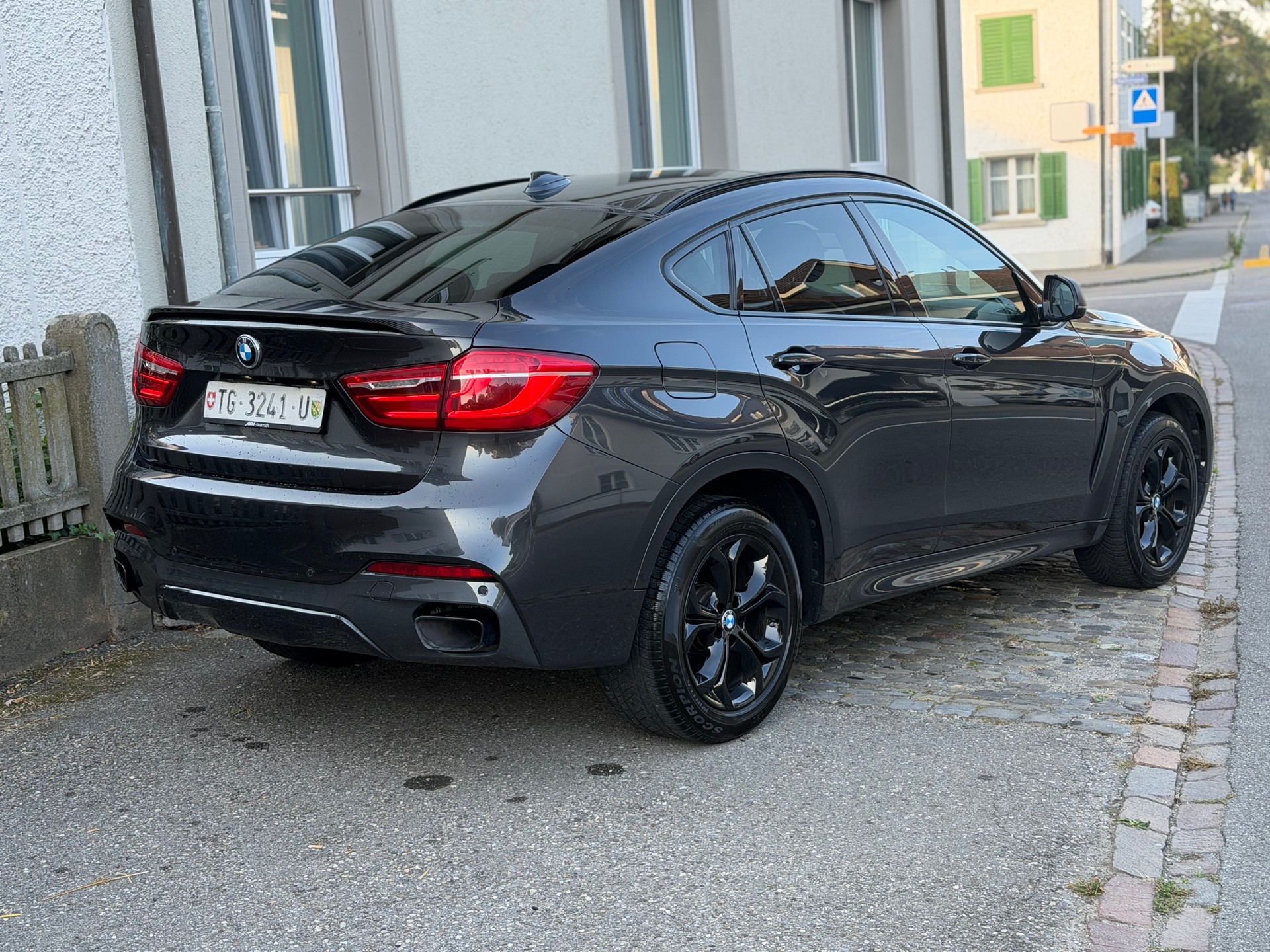 BMW X6 M50d Steptronic | NightVision | HeadUp | 360° Kamera | Frisch MFK | LEDER | M-Paket | AHK 3500kg | Glasdach-image-3