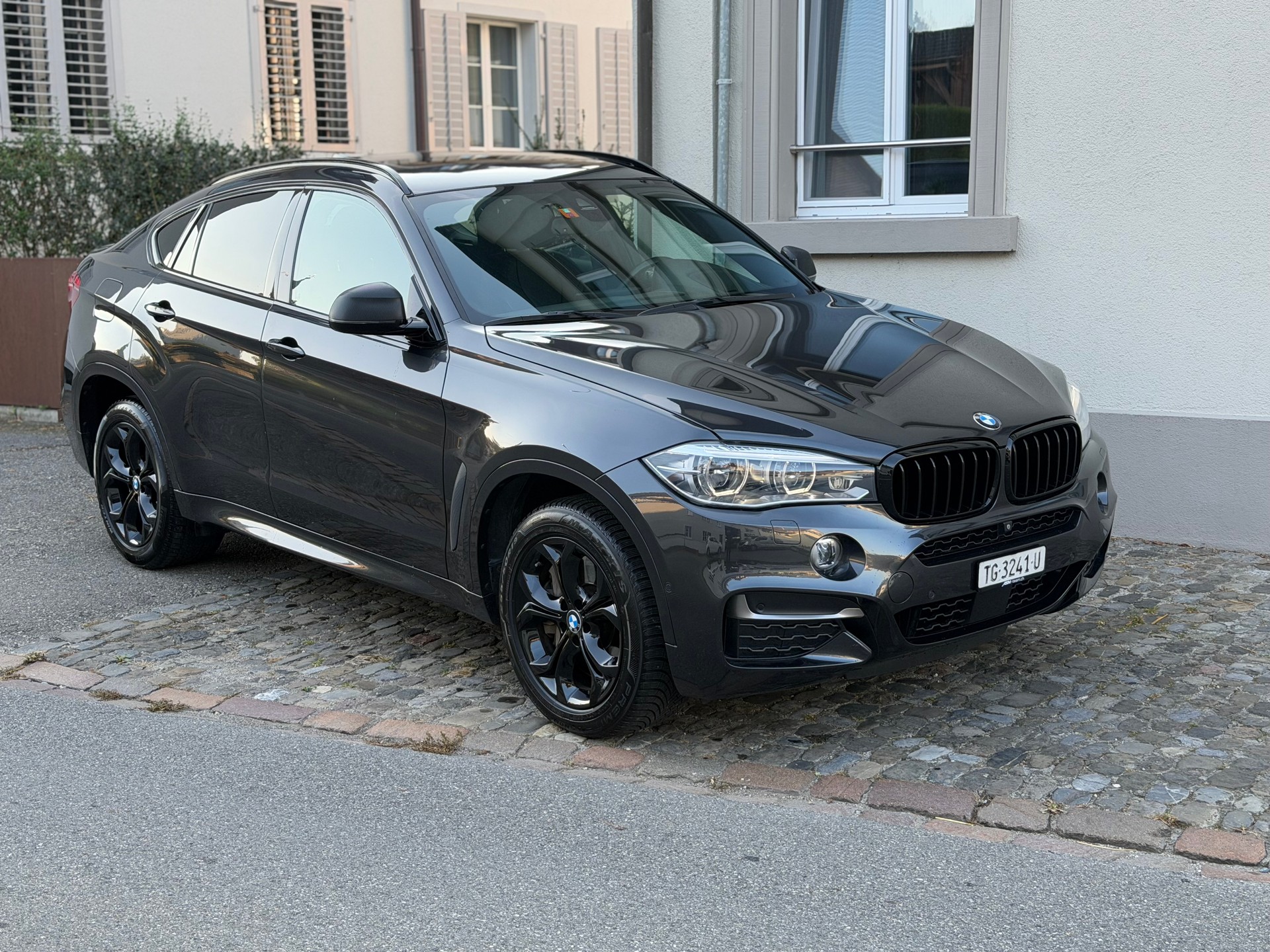 BMW X6 M50d Steptronic | NightVision | HeadUp | 360° Kamera | Frisch MFK | LEDER | M-Paket | AHK 3500kg | Glasdach-image-2