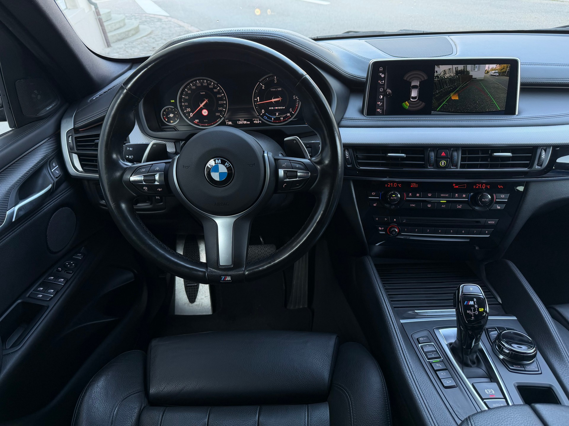 BMW X6 M50d Steptronic | NightVision | HeadUp | 360° Kamera | Frisch MFK | LEDER | M-Paket | AHK 3500kg | Glasdach-image-8