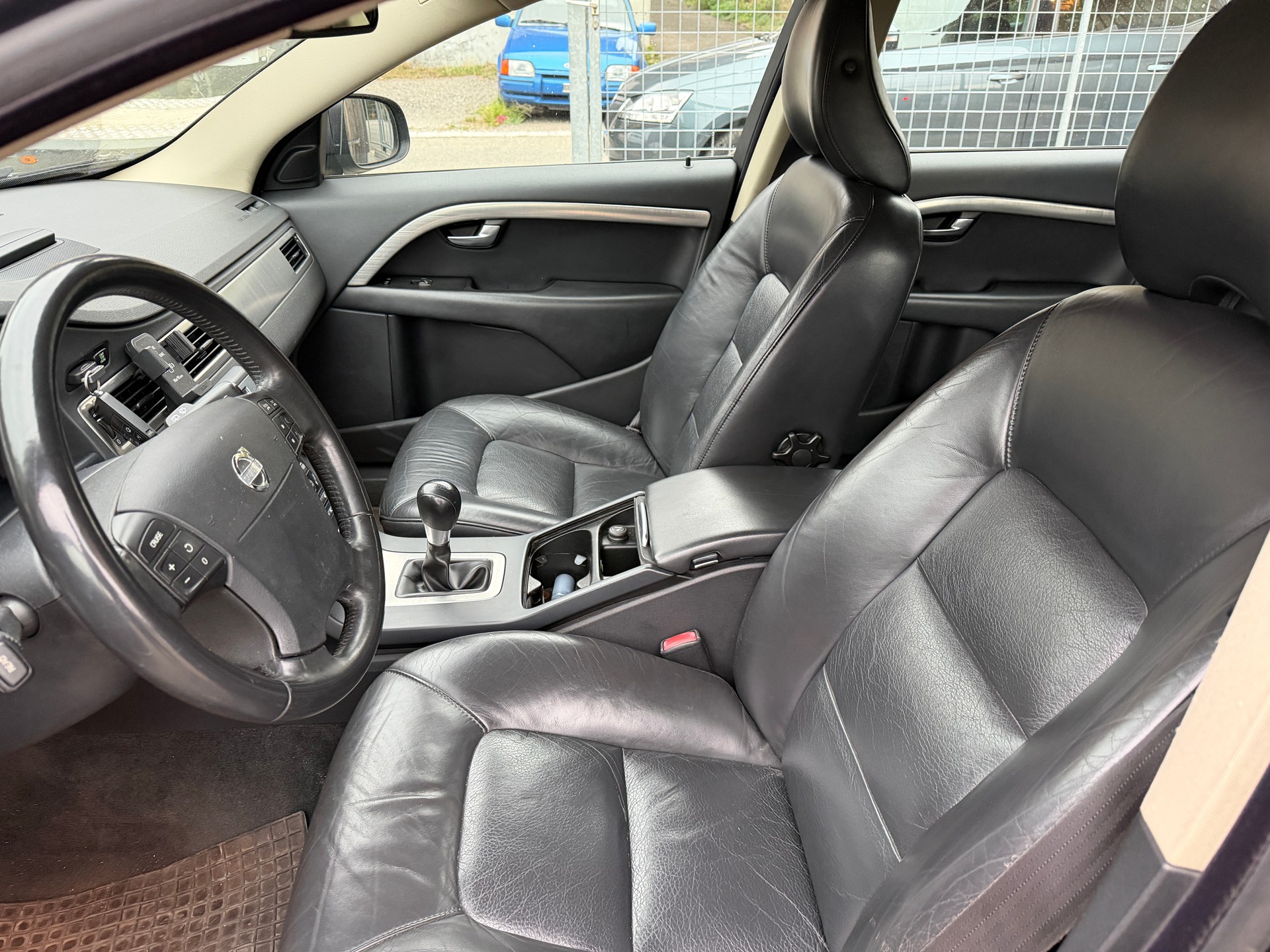 VOLVO V70 2.0D Momentum-image-5