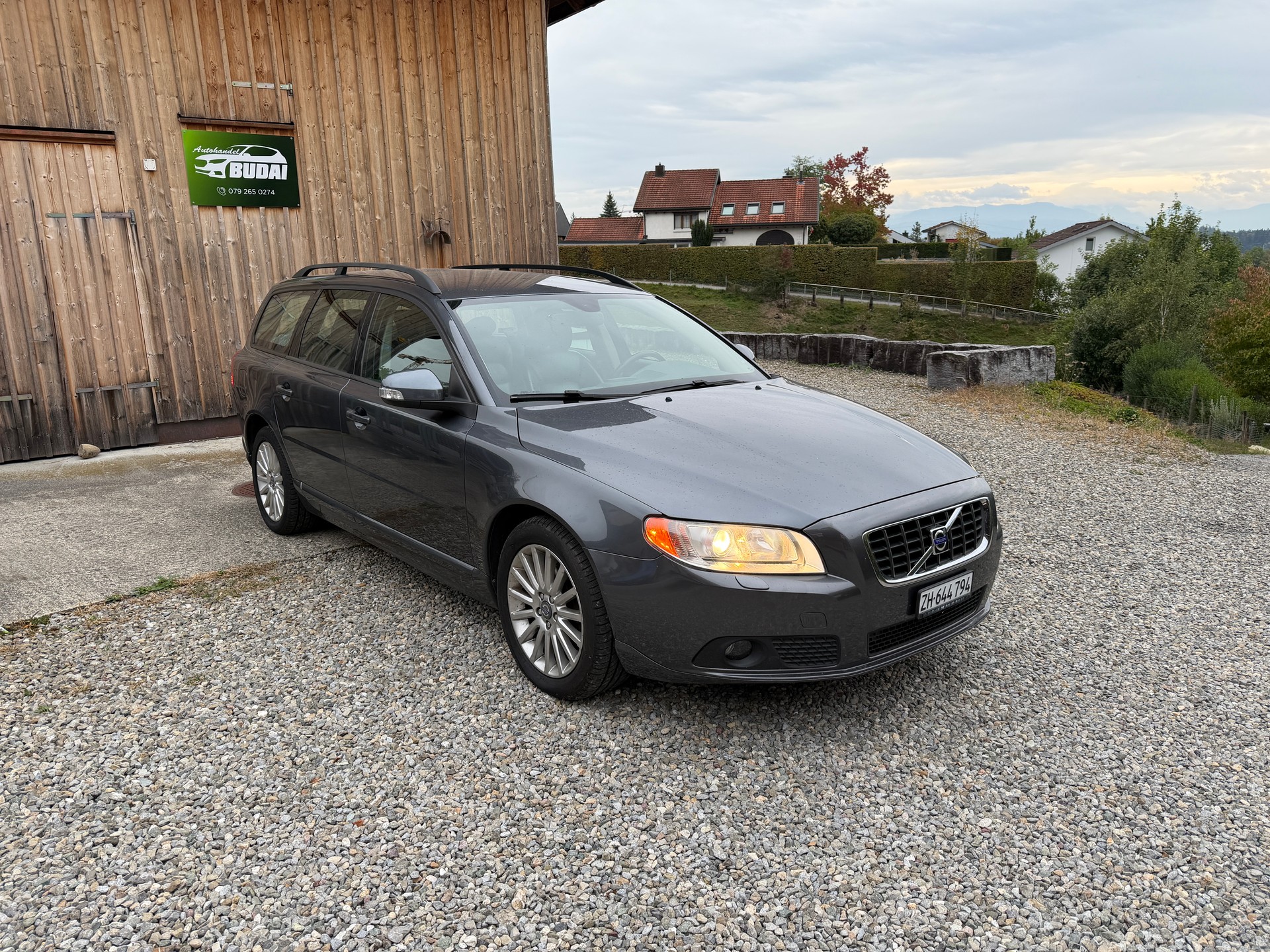 VOLVO V70 2.0D Momentum-image-2