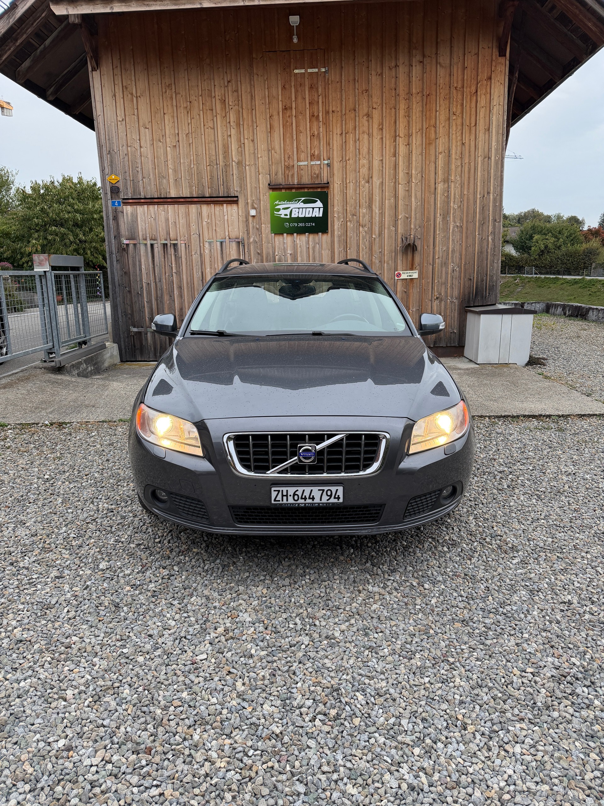 VOLVO V70 2.0D Momentum-image-1