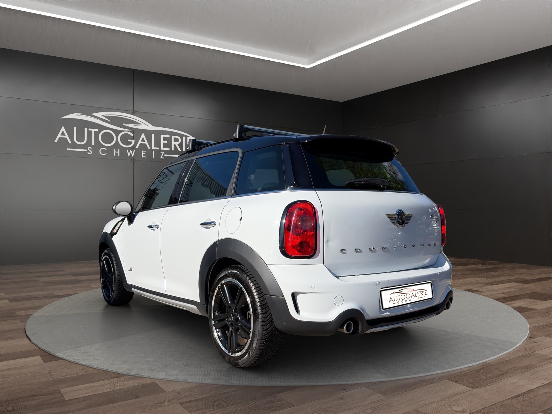 MINI Countryman Cooper SD ALL4 Snowhill | CH | CHILI | WIRED | Xenon | 18" | Piano Black Exterieur |-image-2
